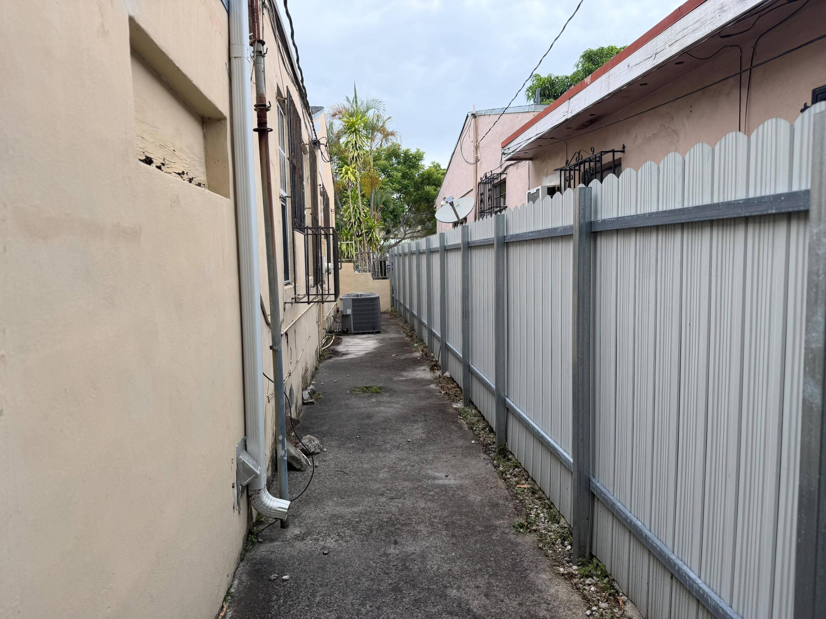 424 NE 72nd, Miami FL 33138