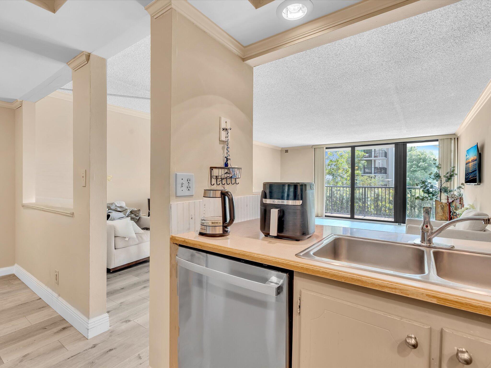 1350 River Reach #111, Fort Lauderdale FL 33315