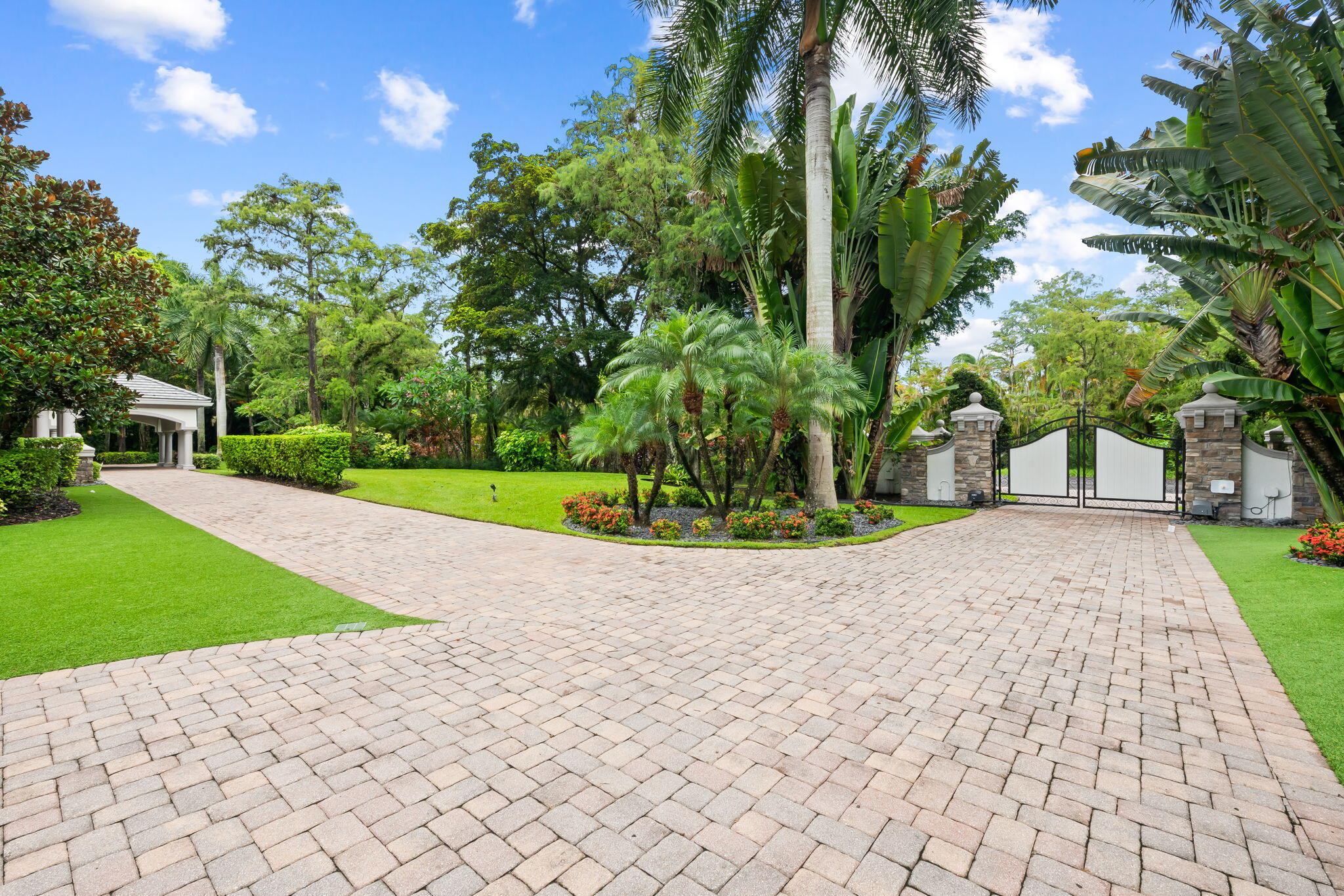 8950 NW 70th, Parkland FL 33067