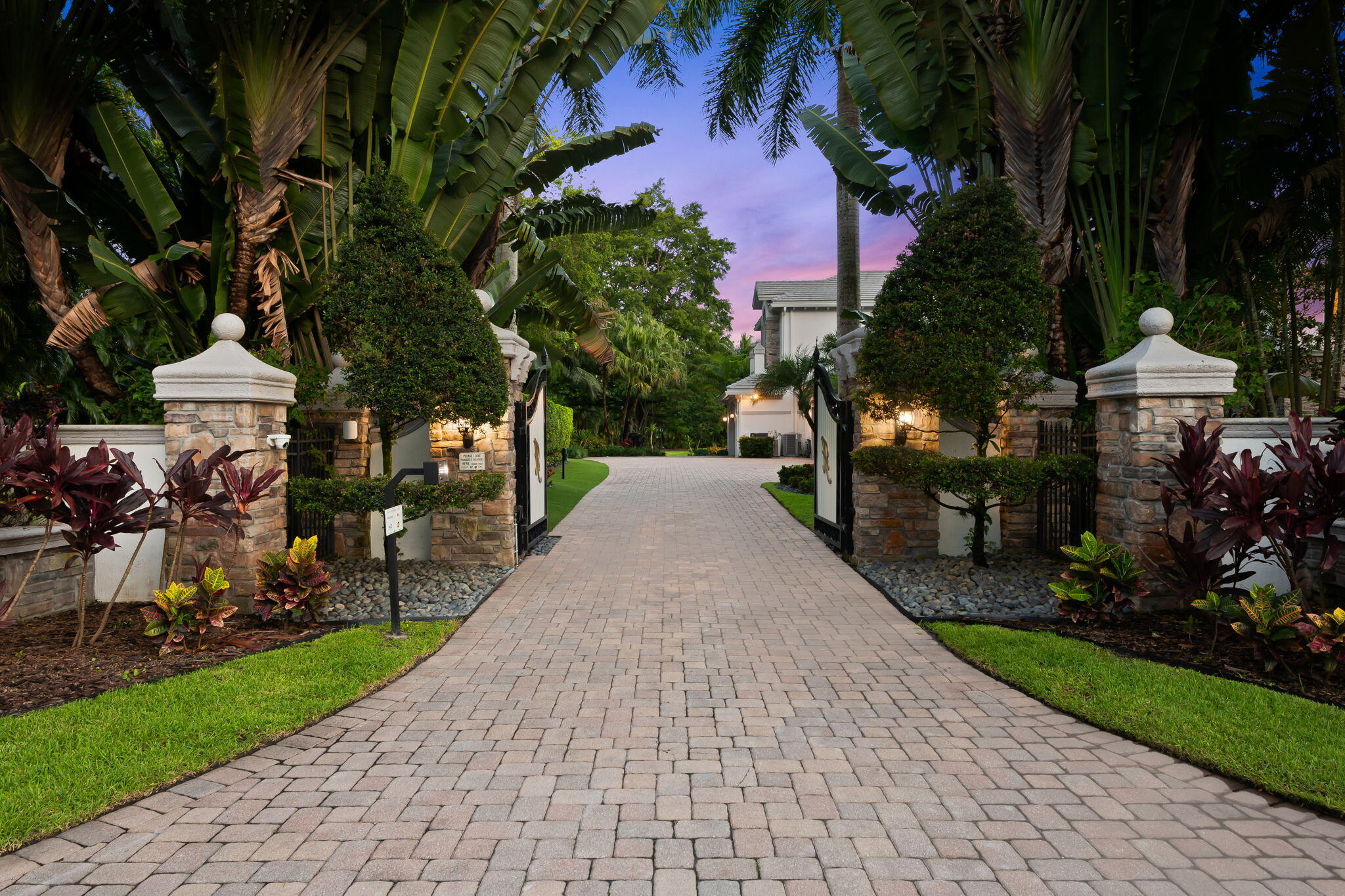 8950 NW 70th, Parkland FL 33067