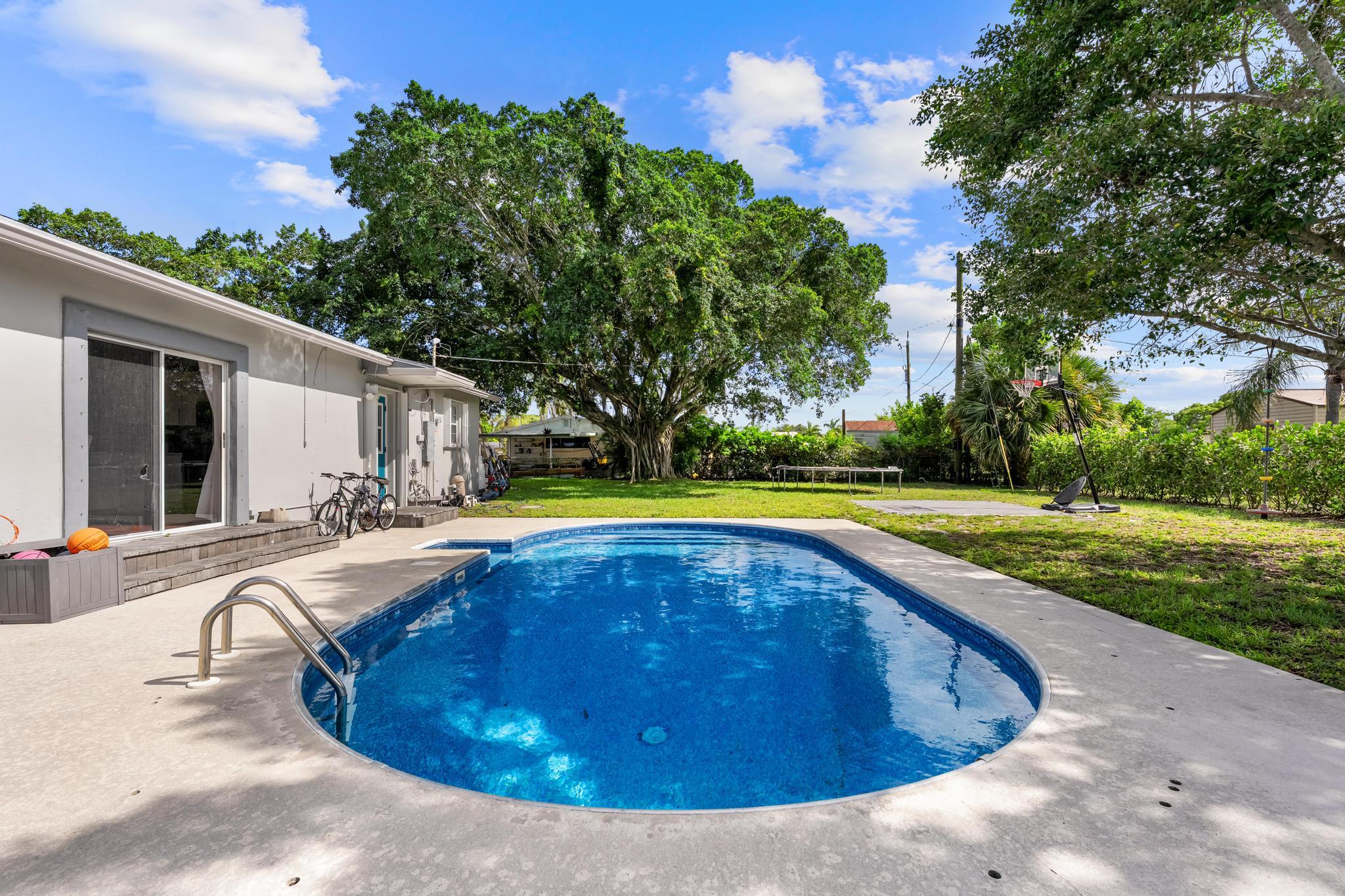 153 Abaco, Palm Springs FL 33461