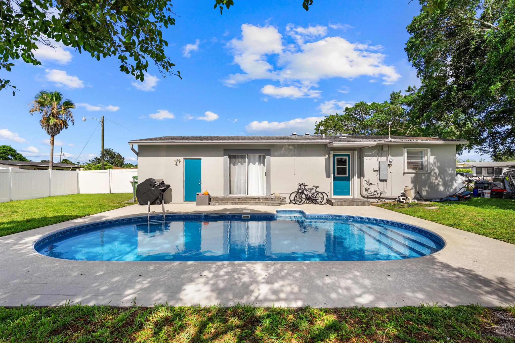 153 Abaco, Palm Springs FL 33461