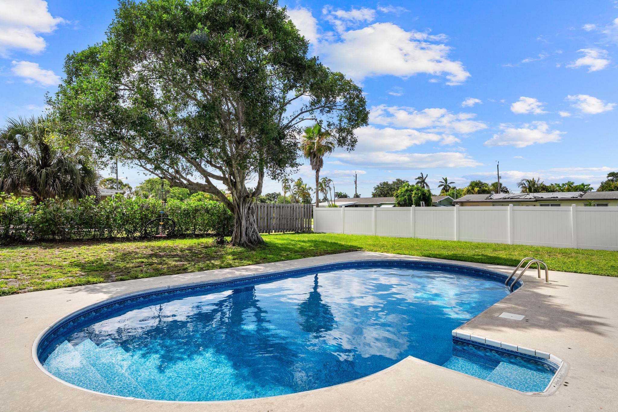 153 Abaco, Palm Springs FL 33461