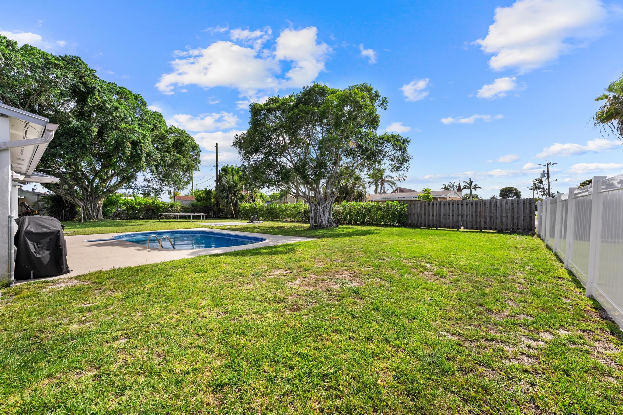 153 Abaco, Palm Springs FL 33461