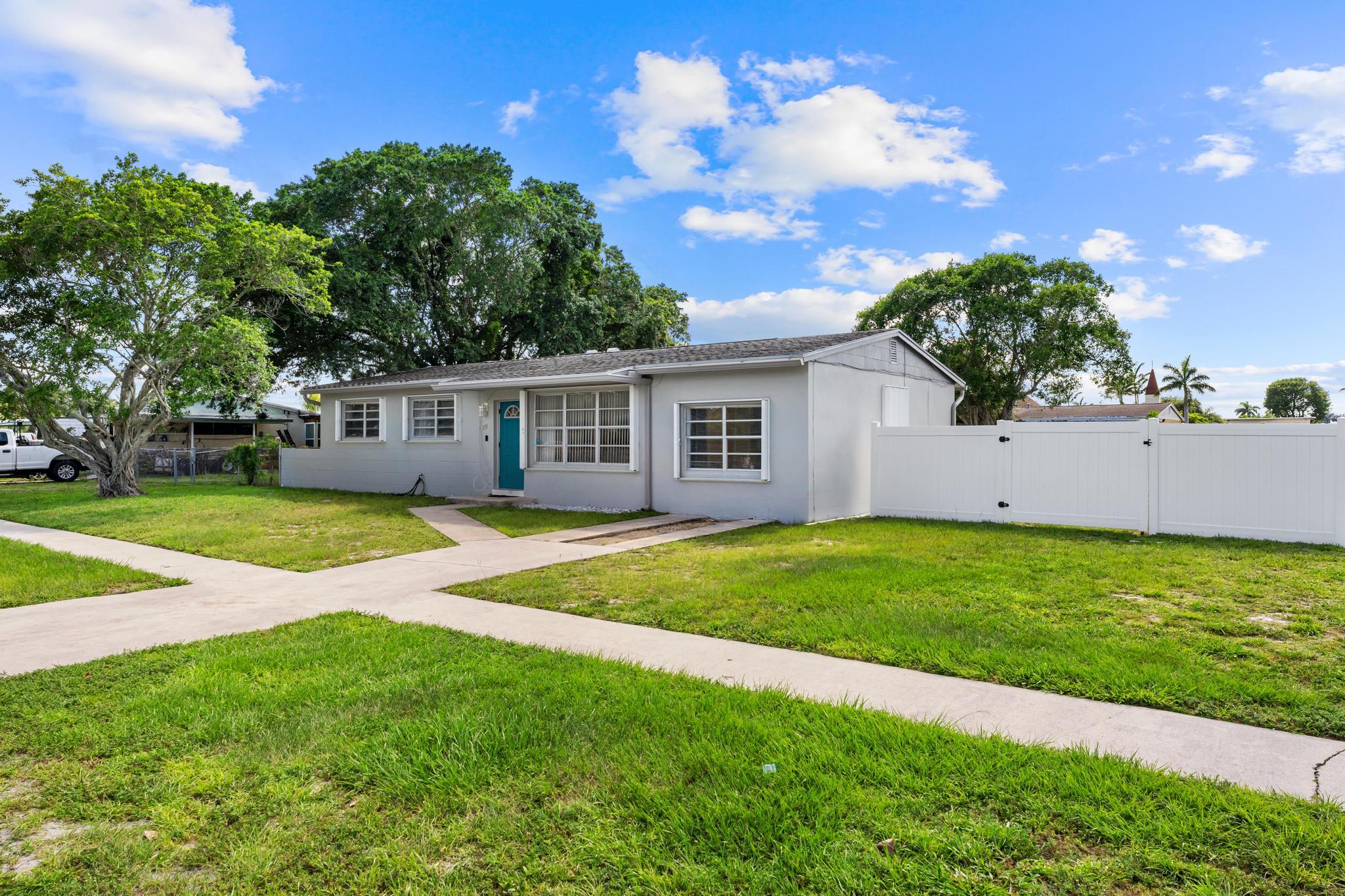 153 Abaco, Palm Springs FL 33461