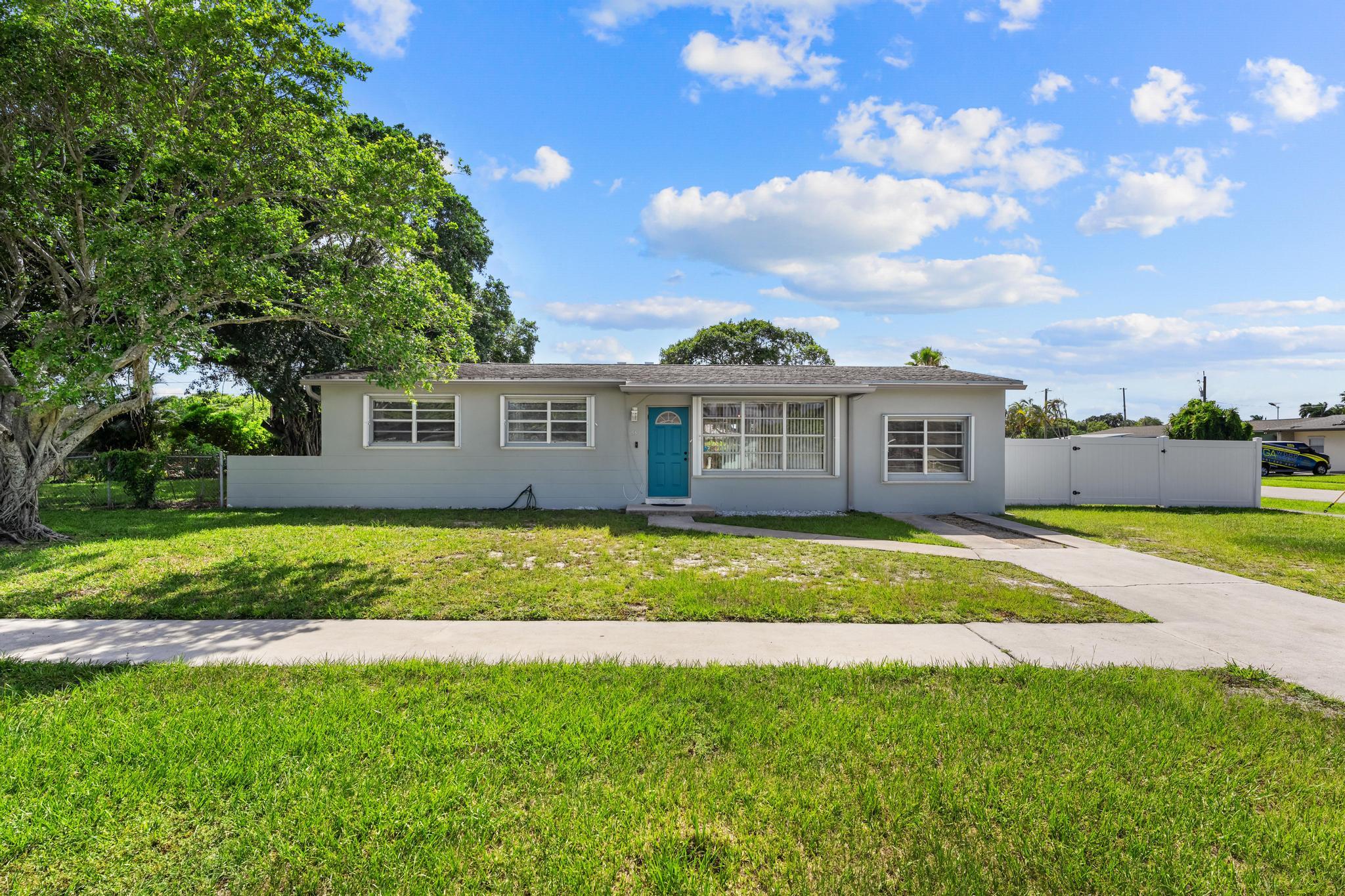 153 Abaco, Palm Springs FL 33461