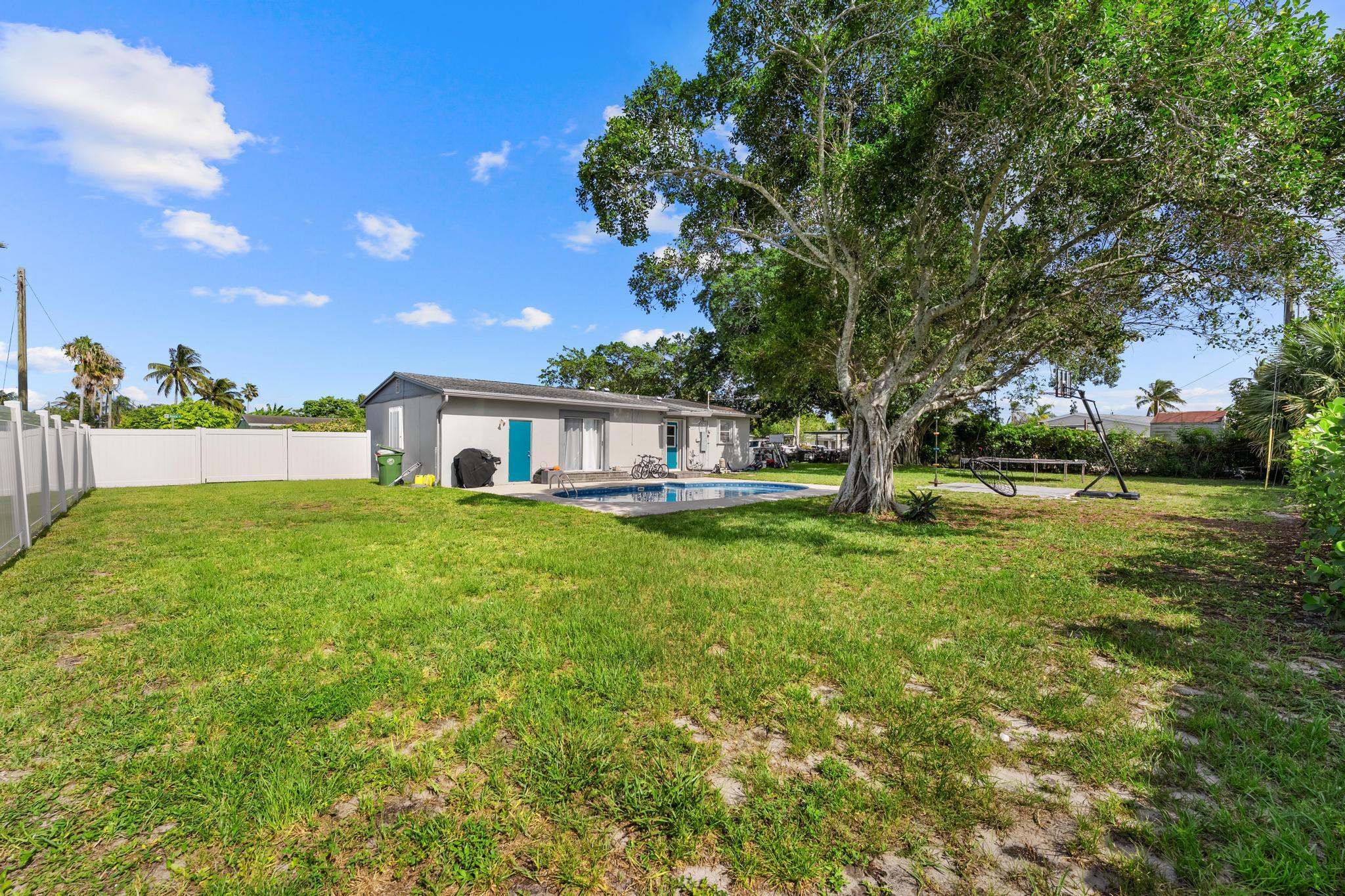 153 Abaco, Palm Springs FL 33461
