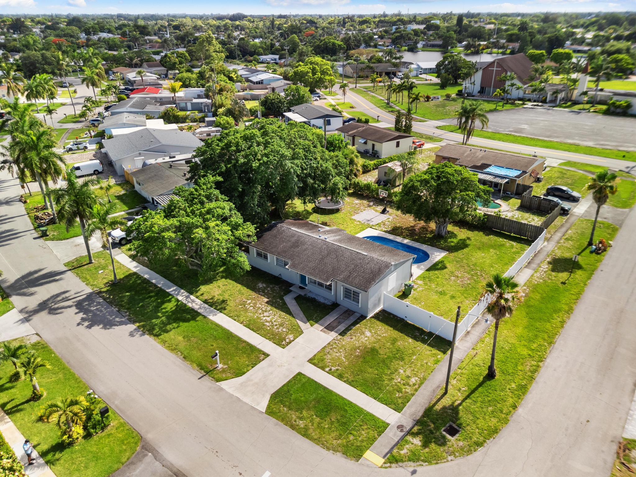 153 Abaco, Palm Springs FL 33461