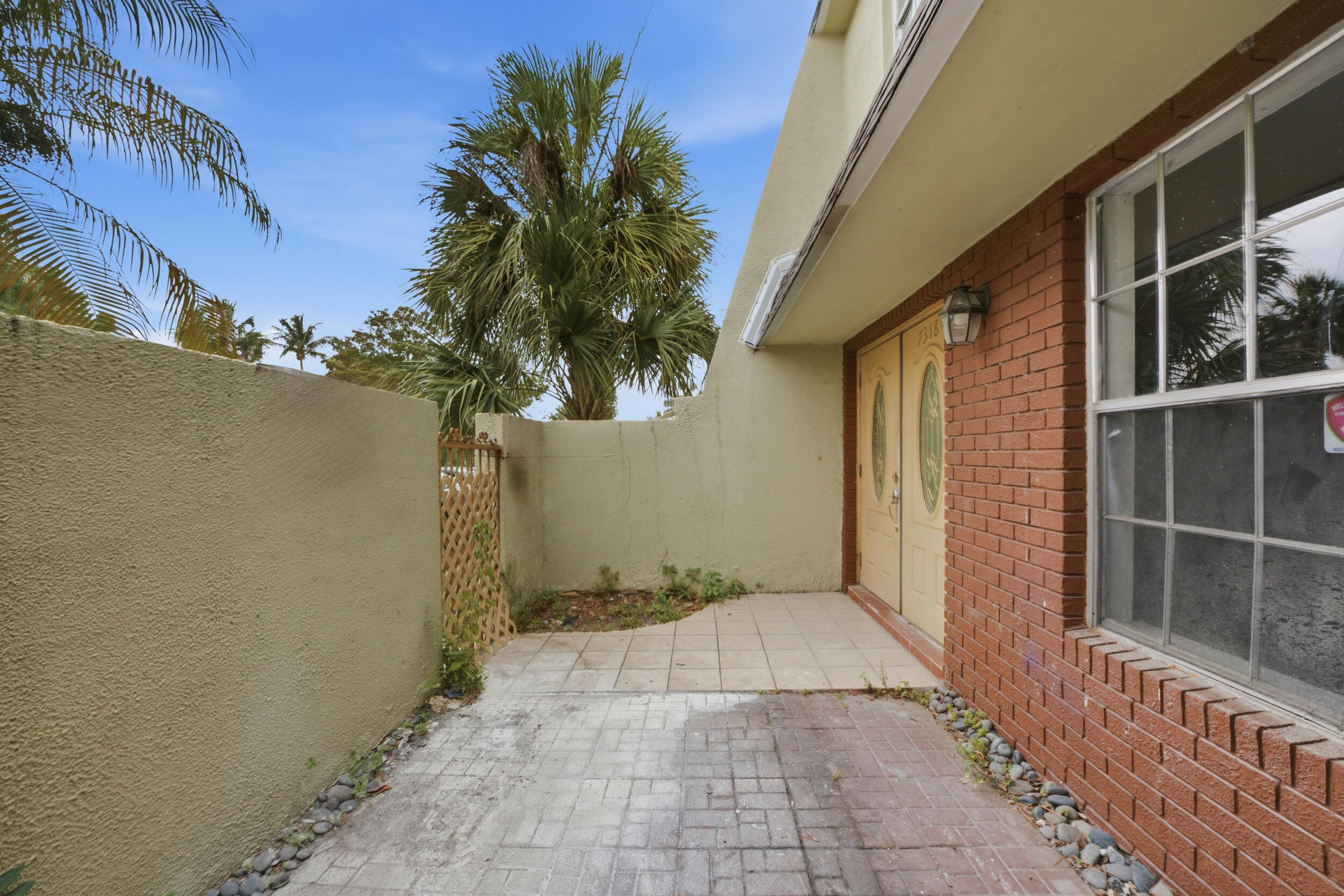 7318 NW 75th, Tamarac FL 33321