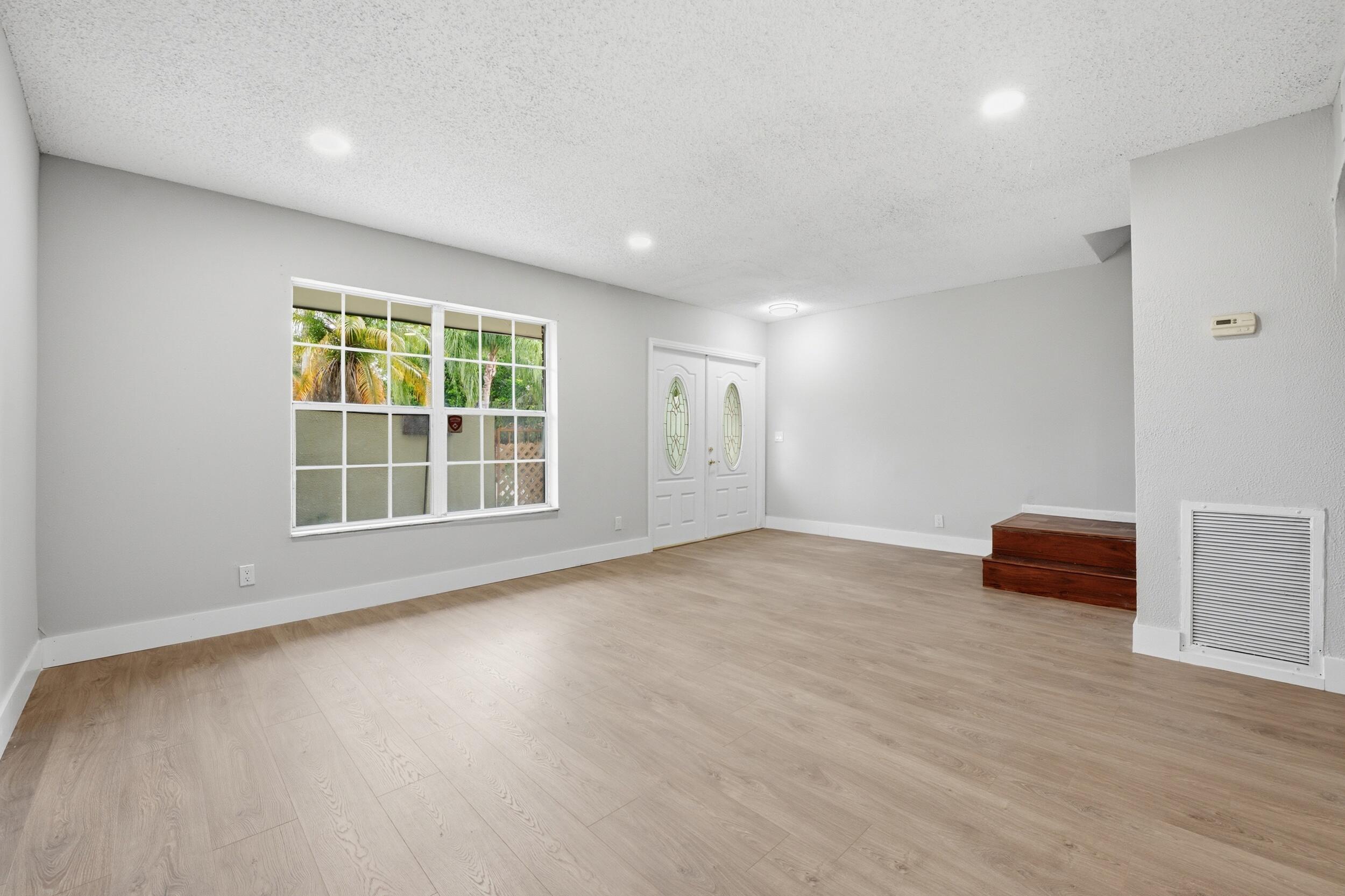 7318 NW 75th, Tamarac FL 33321