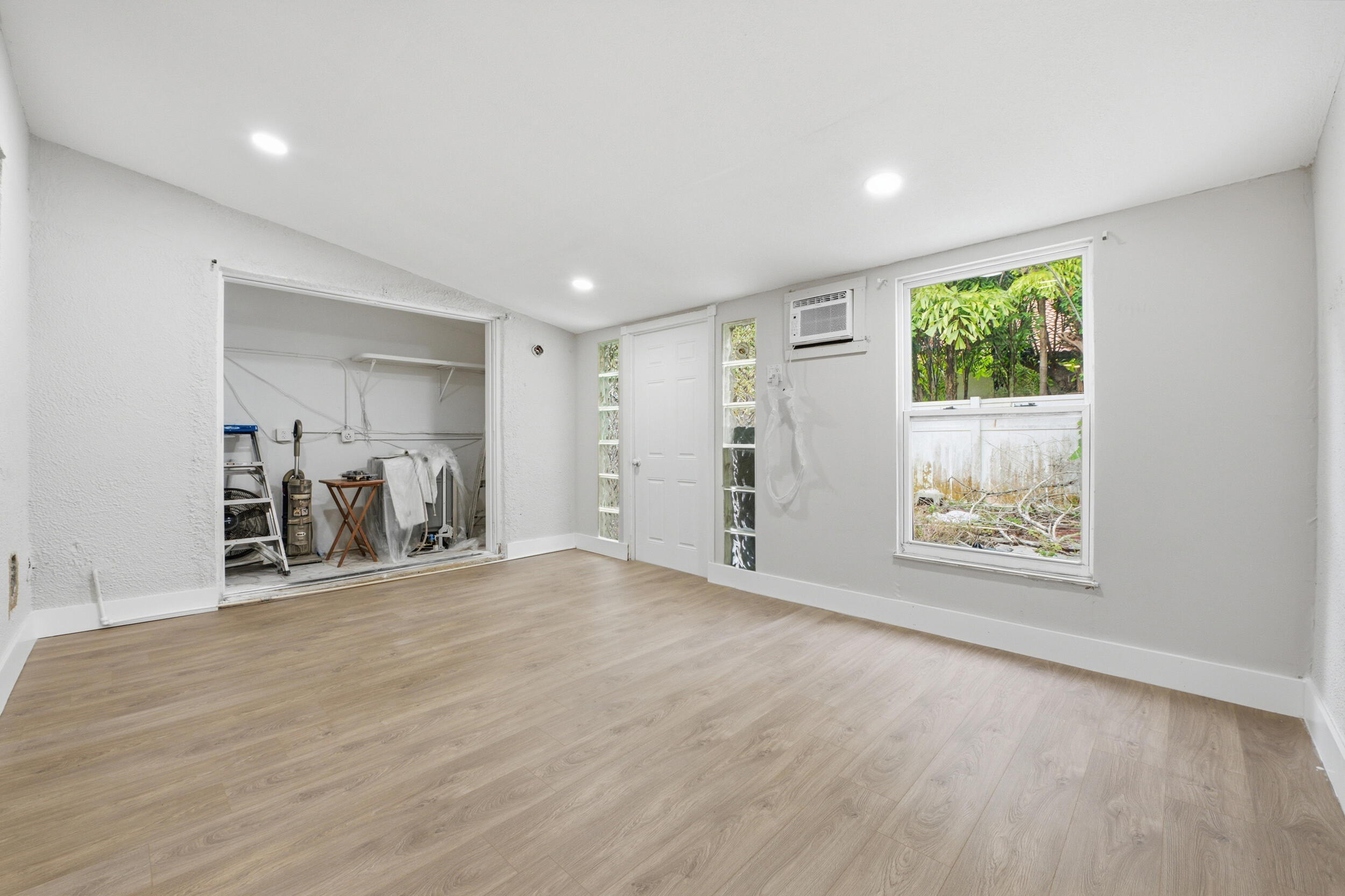7318 NW 75th, Tamarac FL 33321