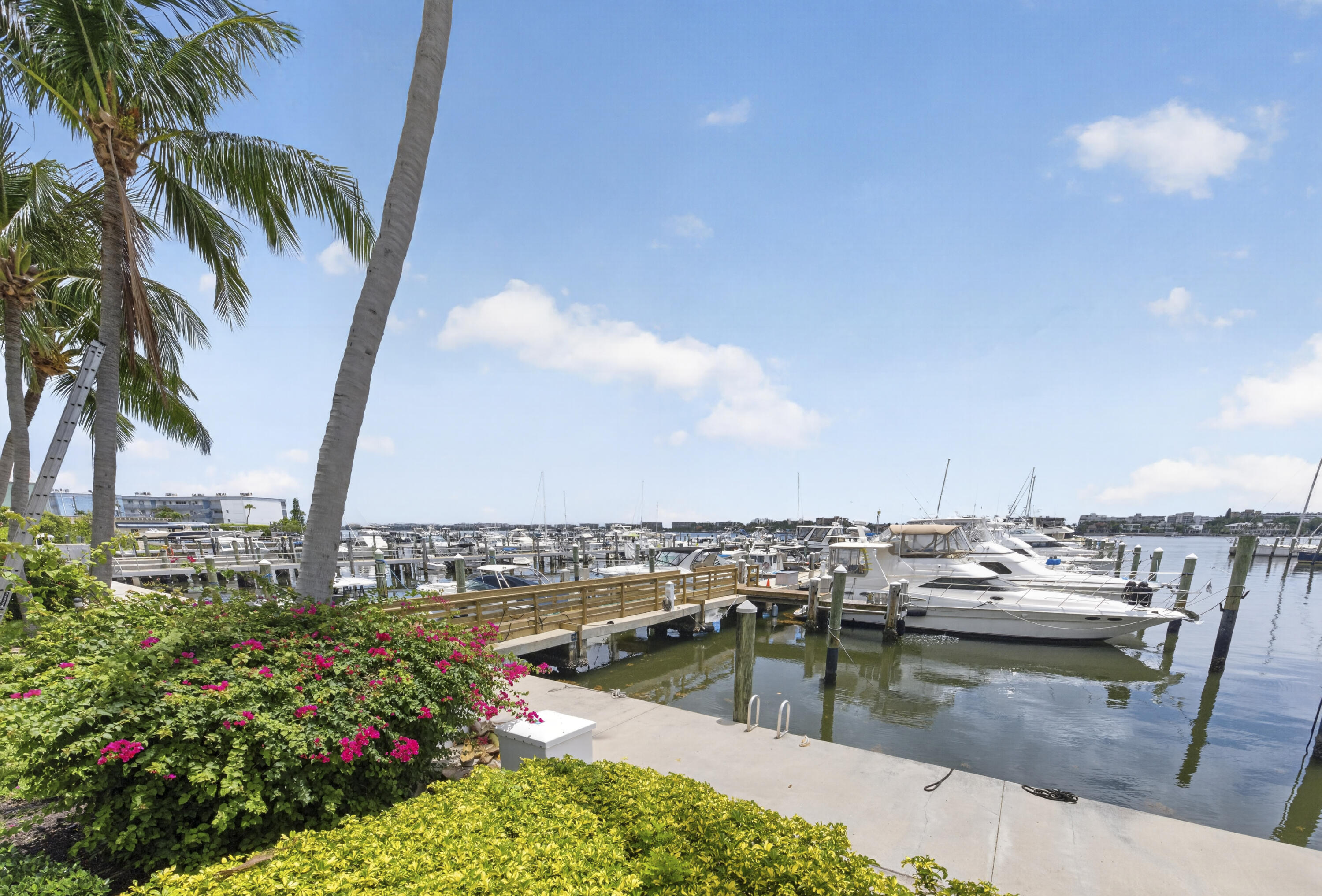 804 E Windward #111, Lantana FL 33462