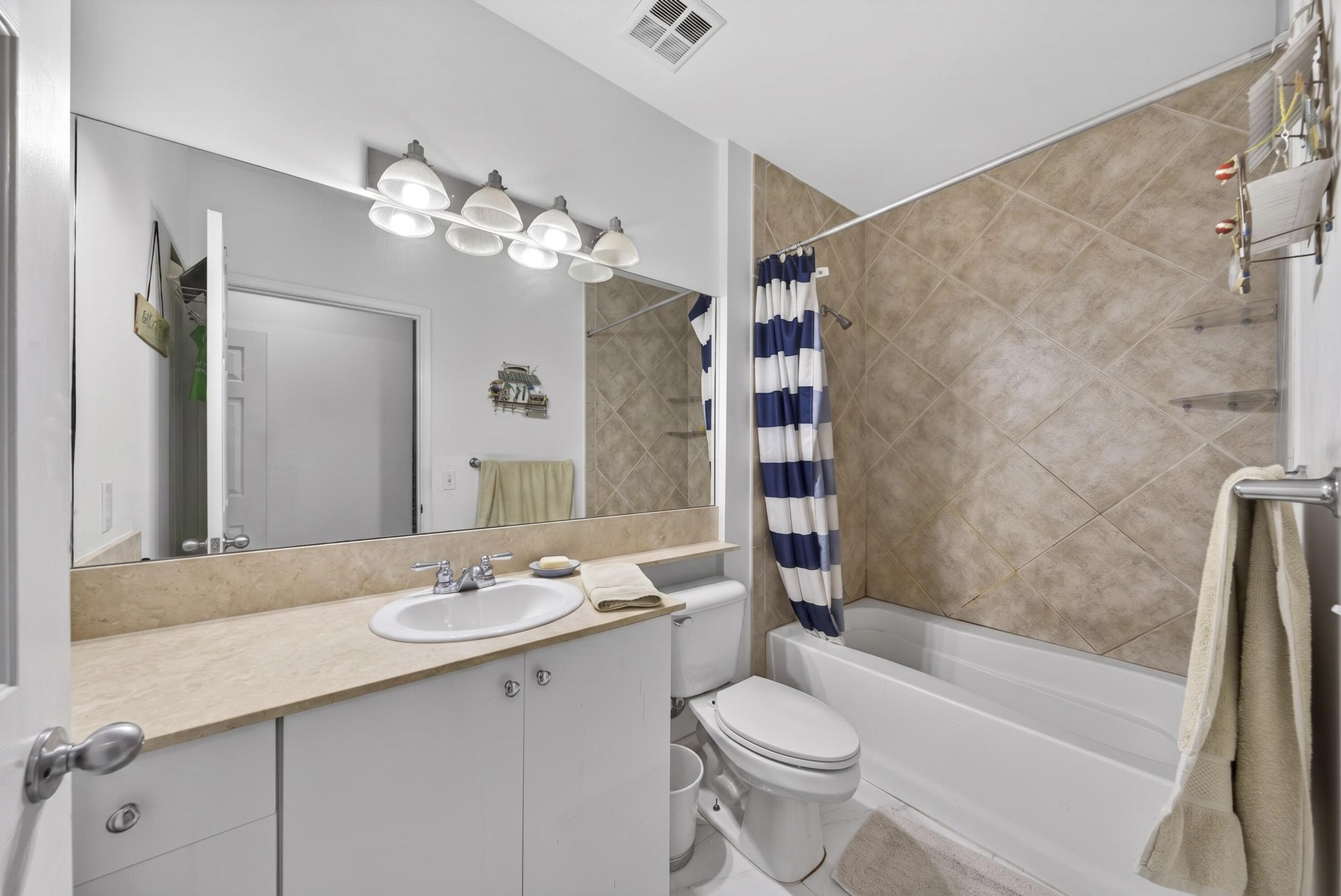 804 E Windward #111, Lantana FL 33462