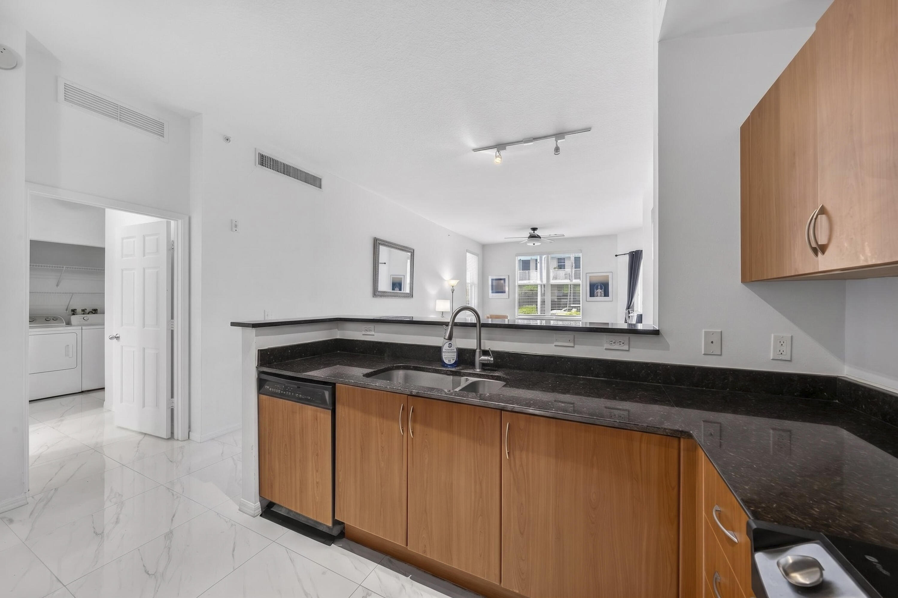 804 E Windward #111, Lantana FL 33462