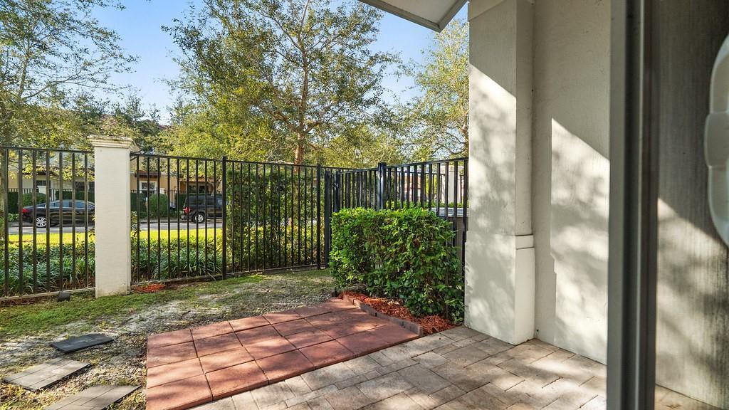 6989 Pines #Gg 39, Coconut Creek FL 33073