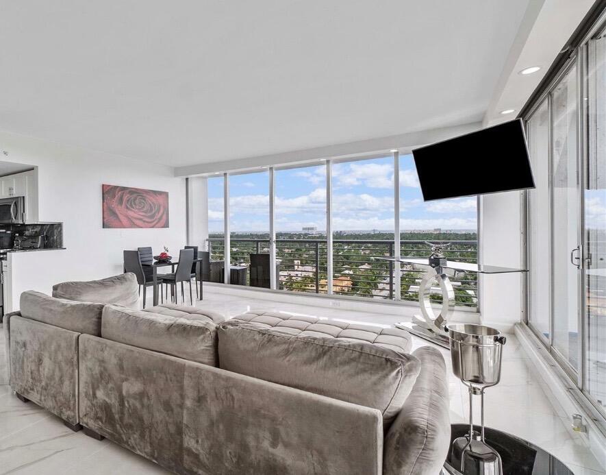 1720 Harrison #15a, Hollywood FL 33020