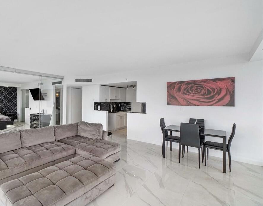 1720 Harrison #15a, Hollywood FL 33020