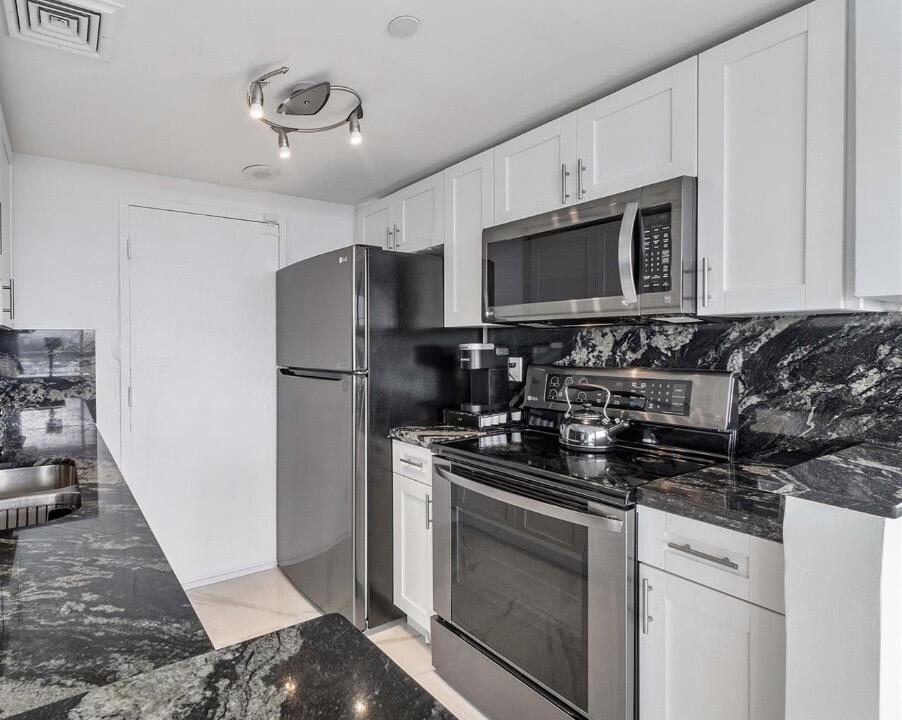 1720 Harrison #15a, Hollywood FL 33020
