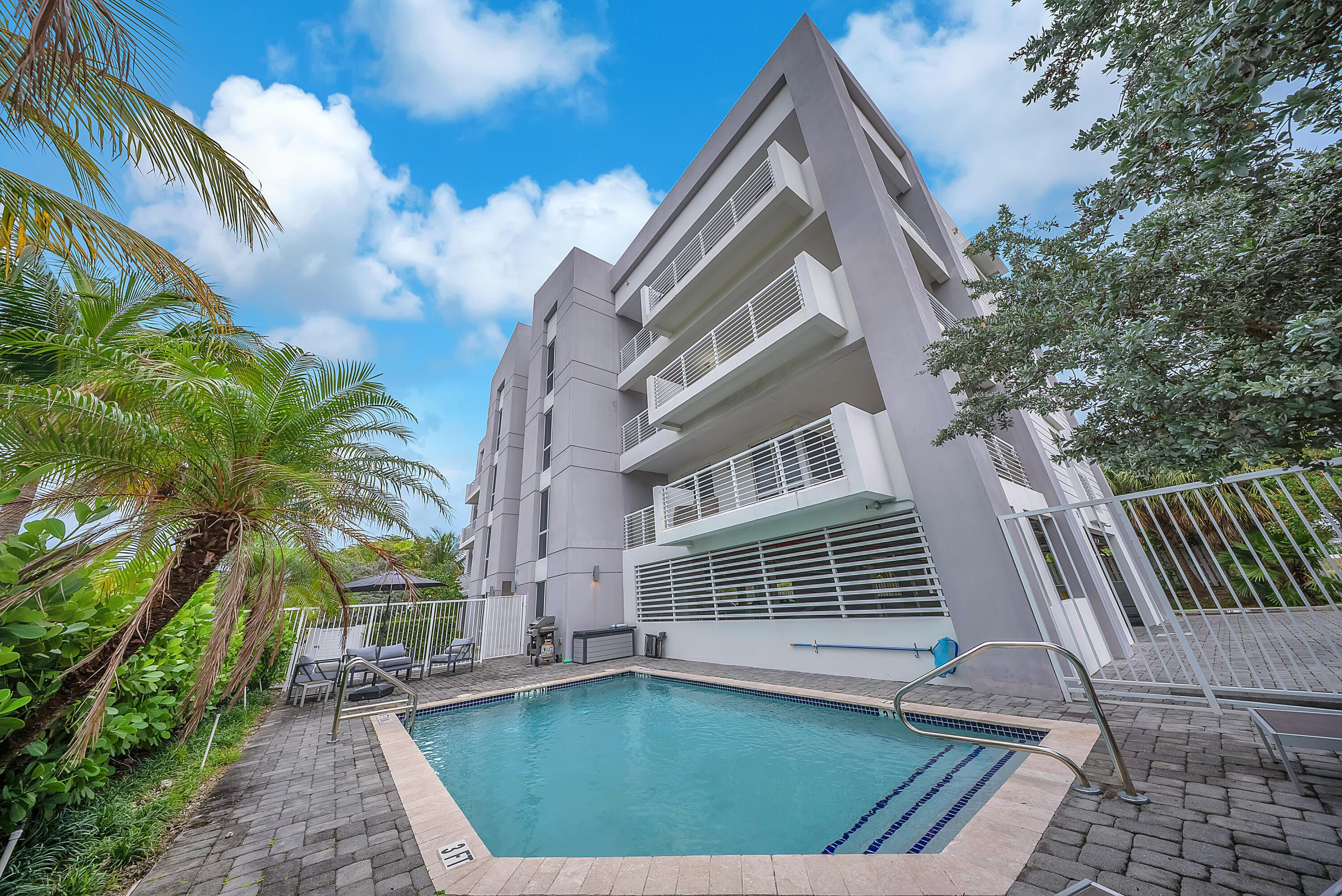 51 SE 19th #303, Deerfield Beach FL 33441