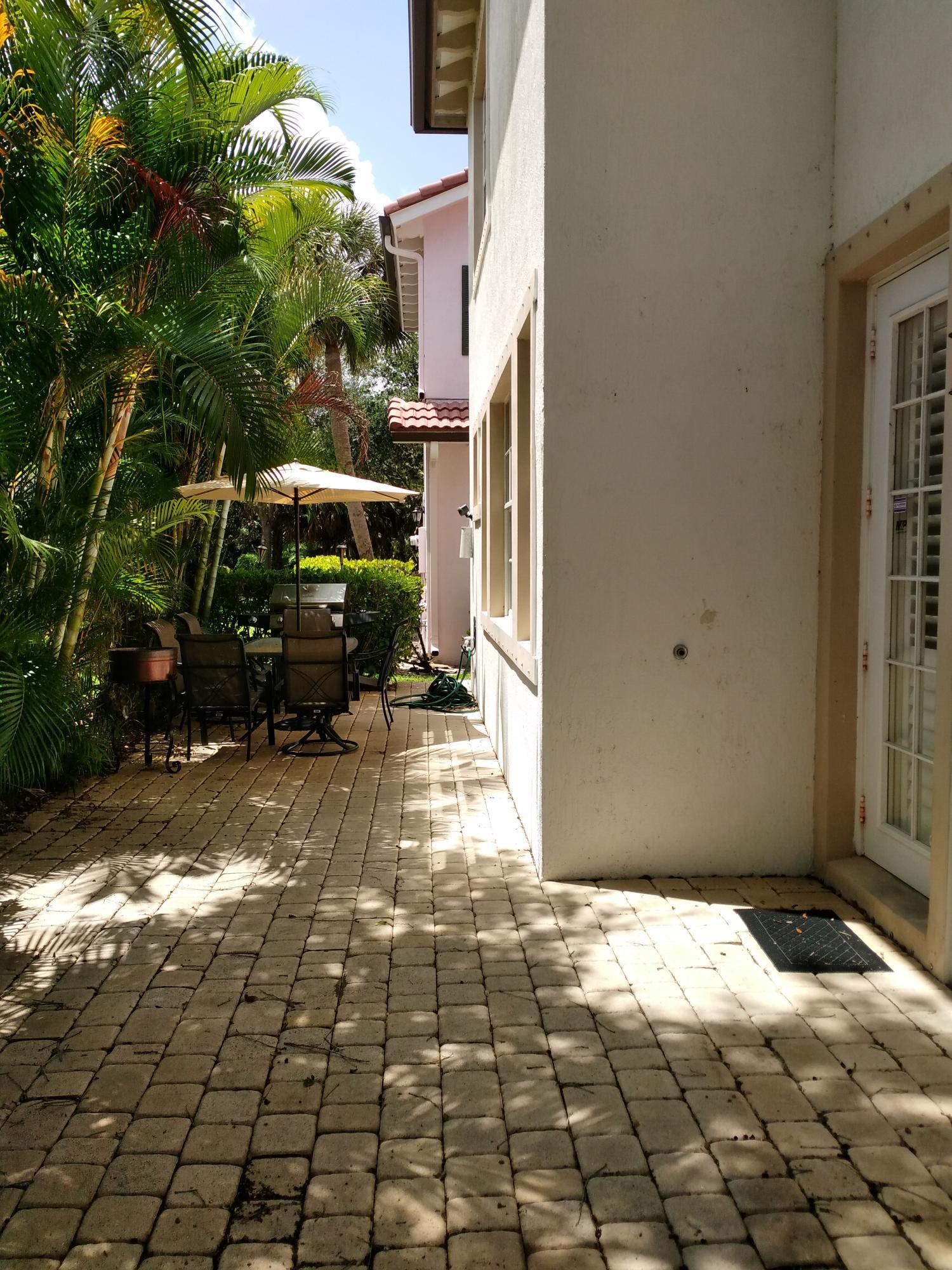 521 Tomahawk, Palm Beach Gardens FL 33410
