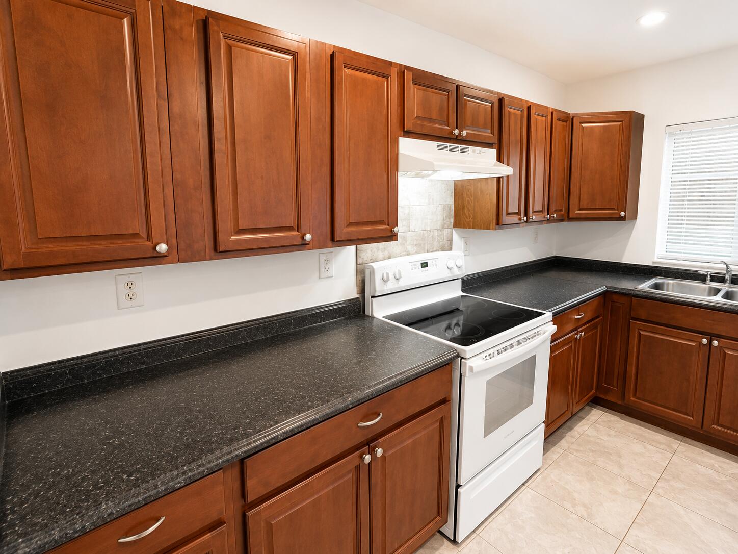5728 5728 Blueberry Ct, Unit #38, Lauderhill FL 33313