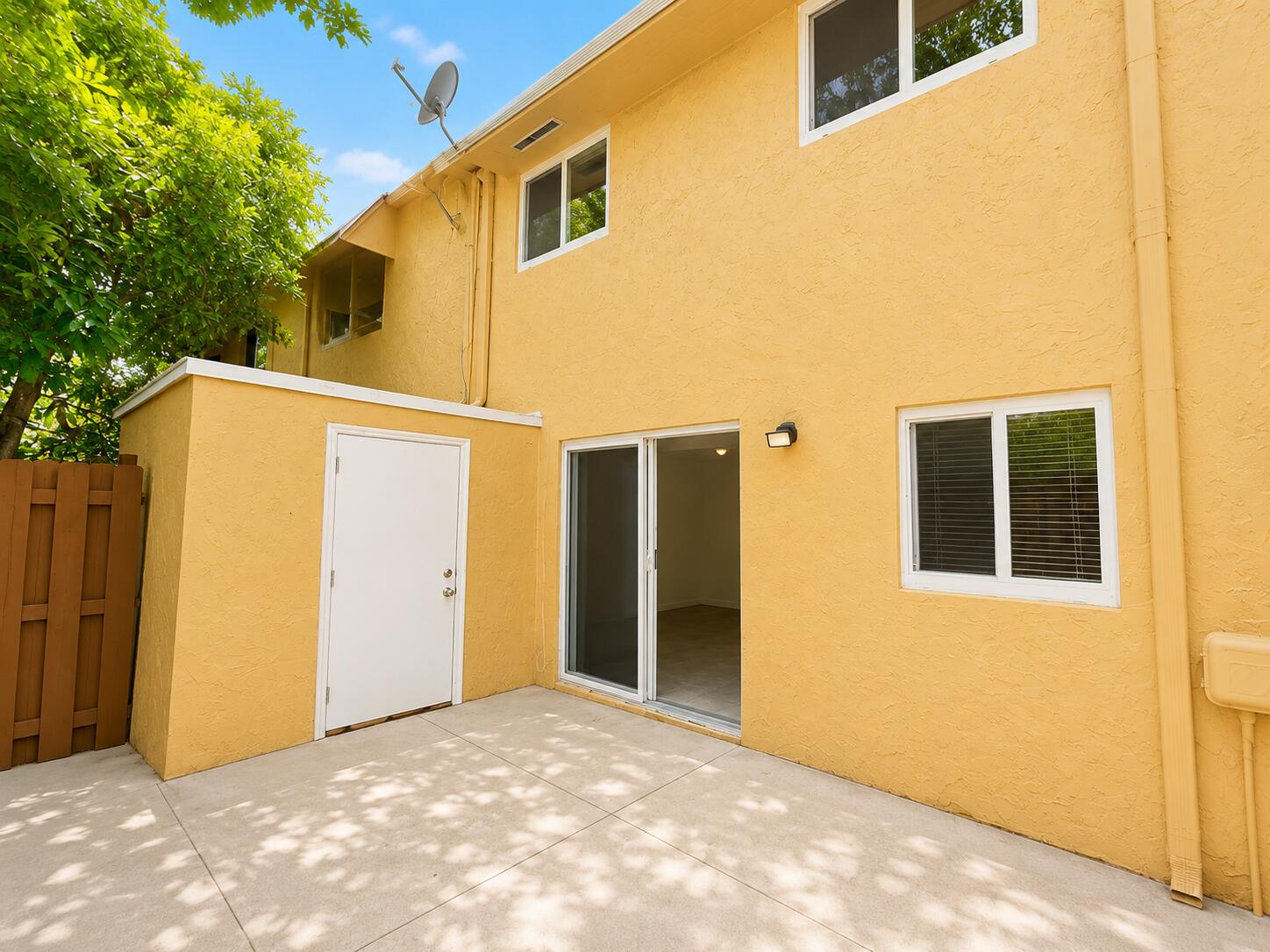 5728 5728 Blueberry Ct, Unit #38, Lauderhill FL 33313