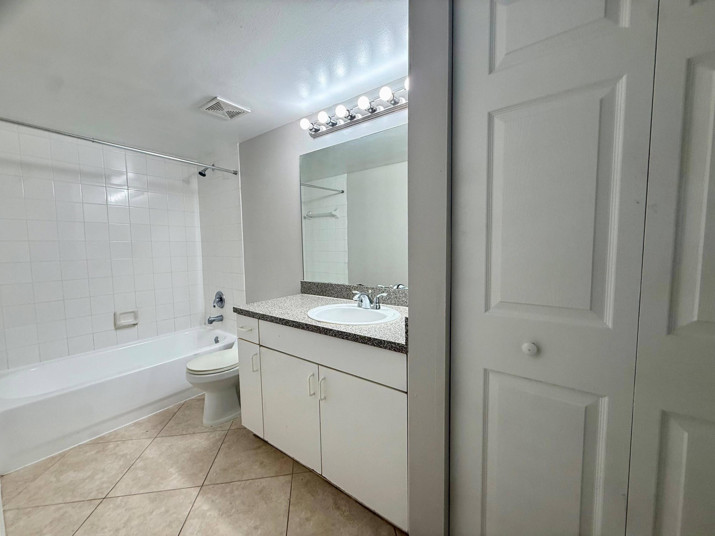 5065 Wiles #105, Coconut Creek FL 33073