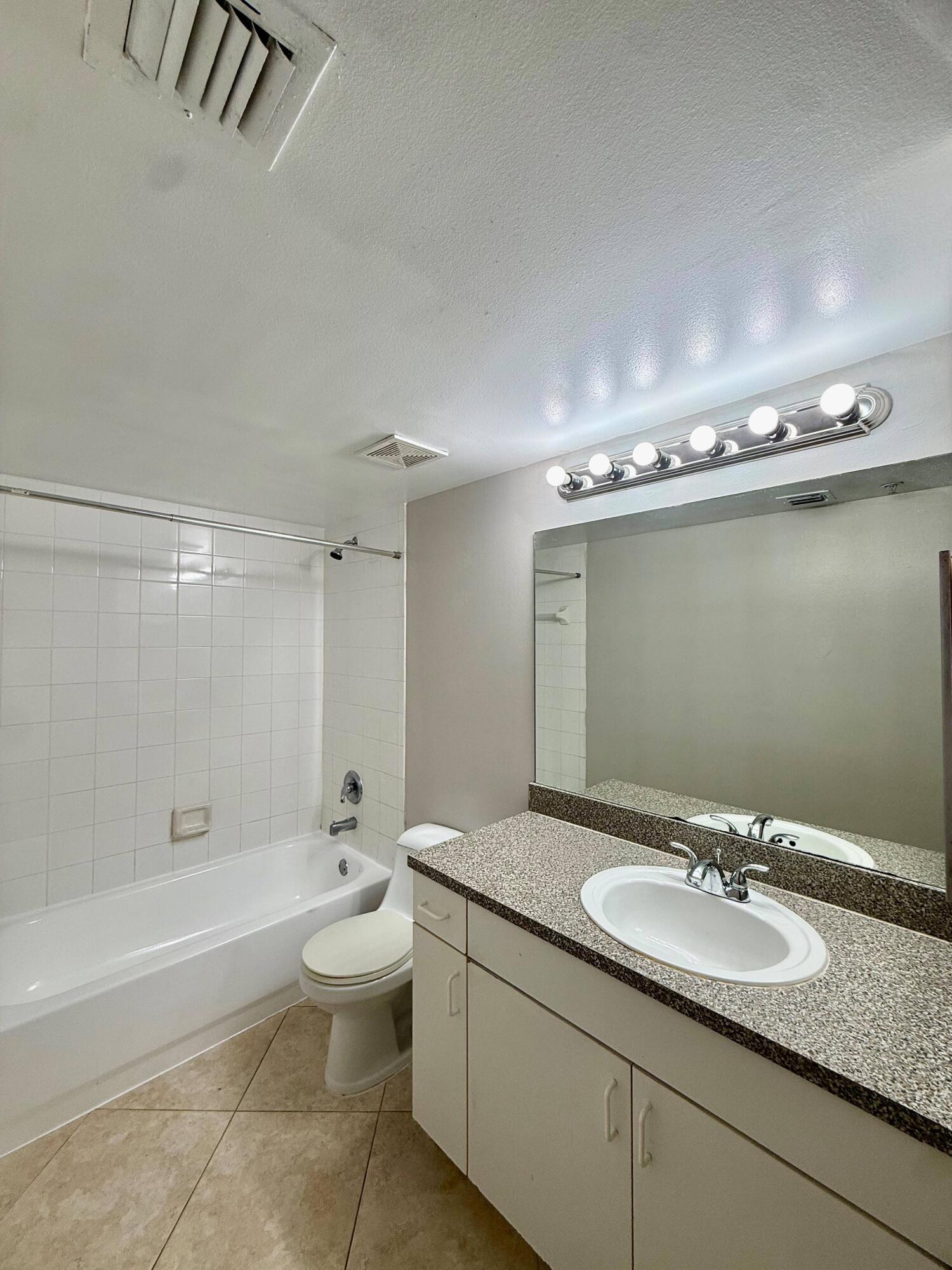 5065 Wiles #105, Coconut Creek FL 33073