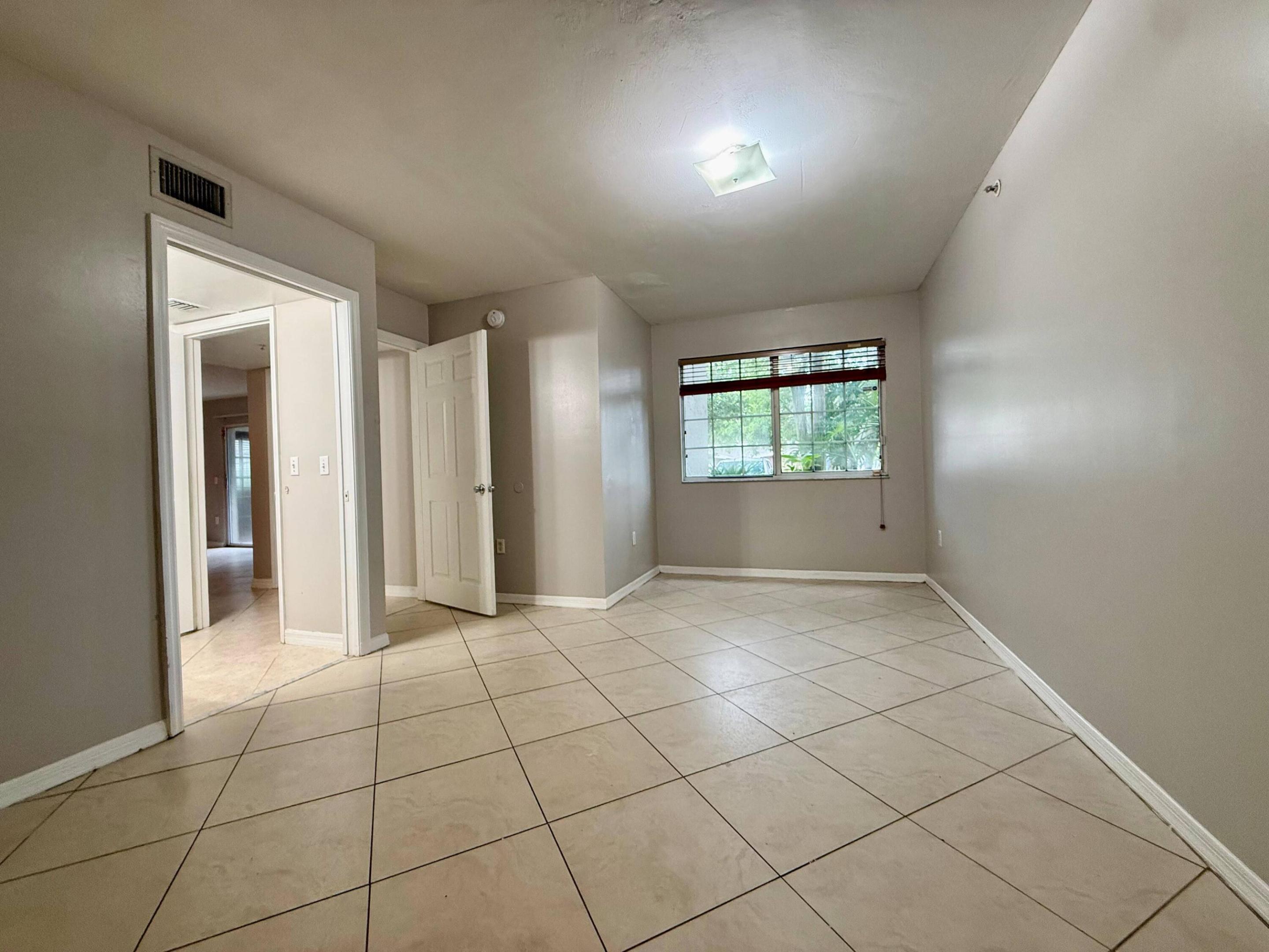 5065 Wiles #105, Coconut Creek FL 33073