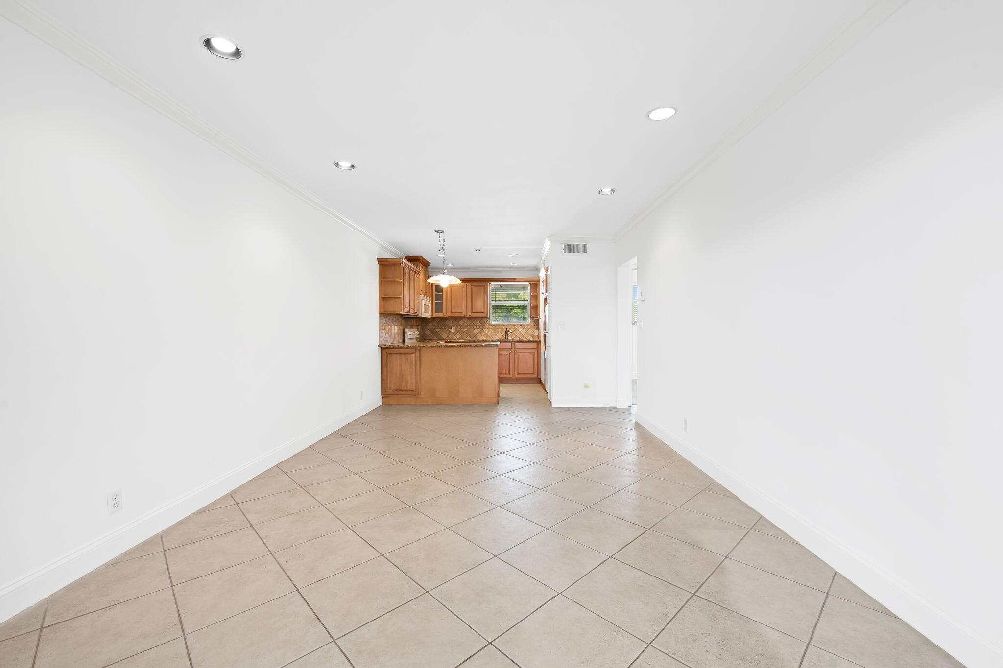 2748 NE 28th #20, Lighthouse Point FL 33064