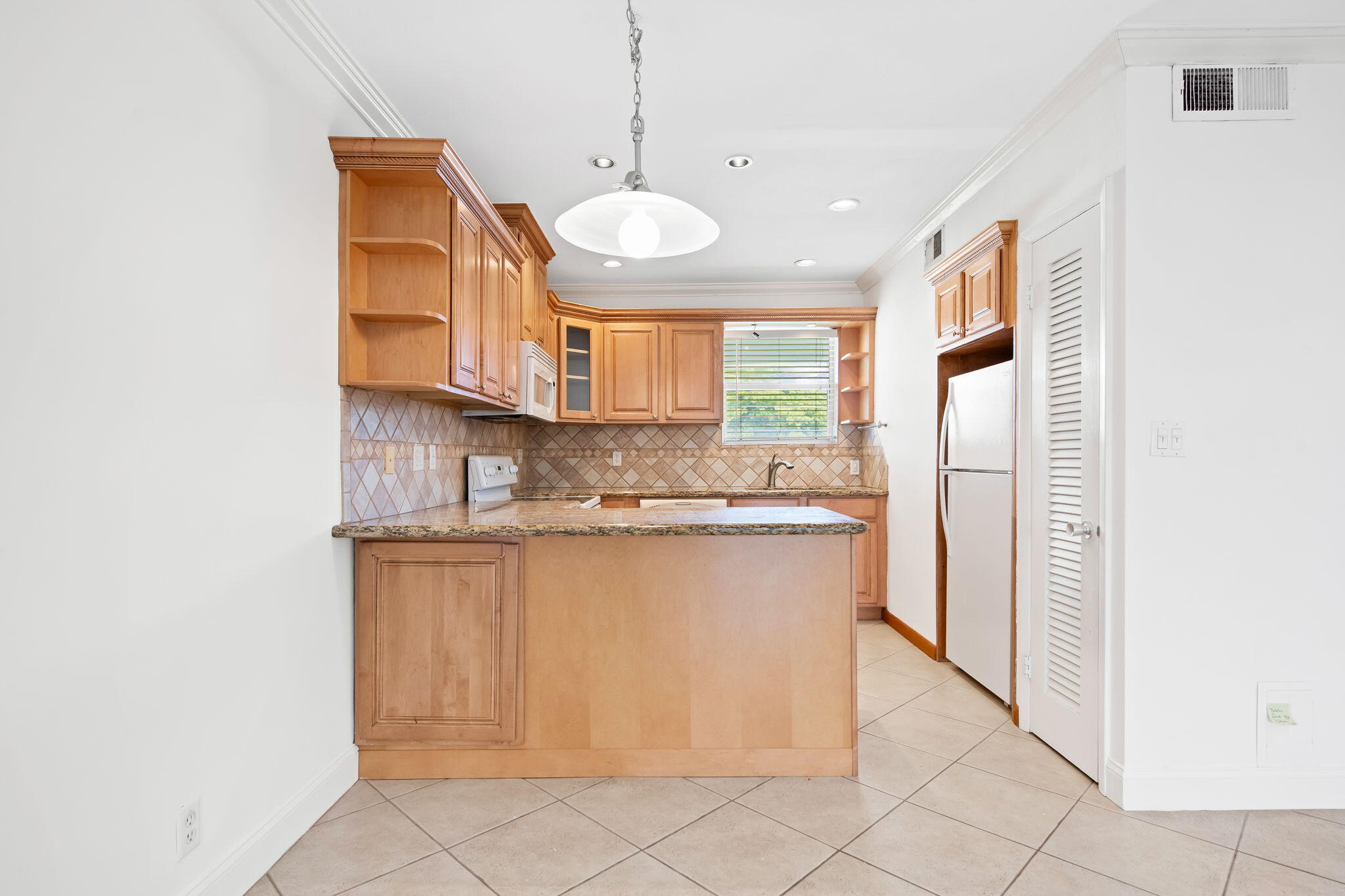 2748 NE 28th #20, Lighthouse Point FL 33064