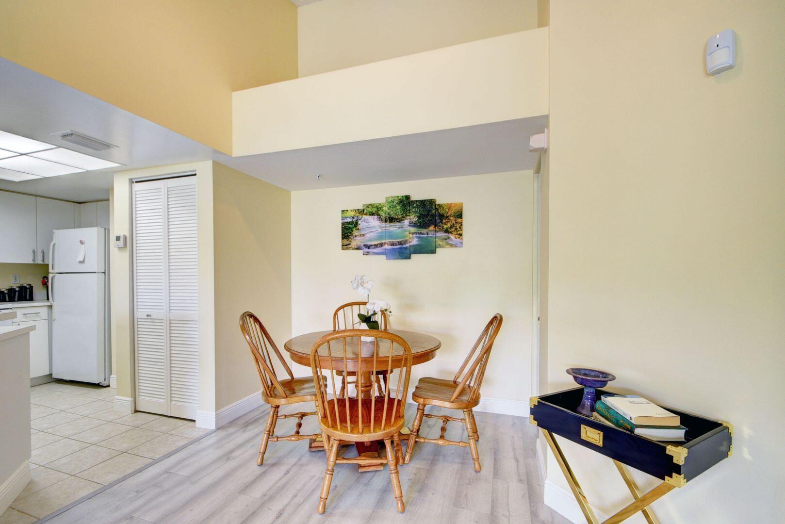 300 Crestwood #307, Royal Palm Beach FL 33411