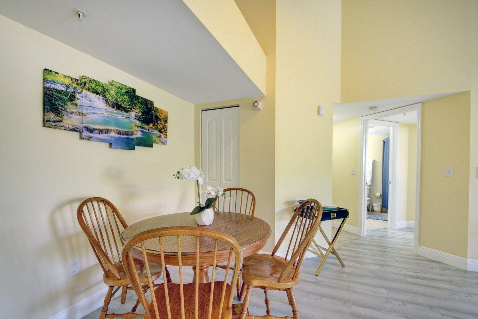 300 Crestwood #307, Royal Palm Beach FL 33411