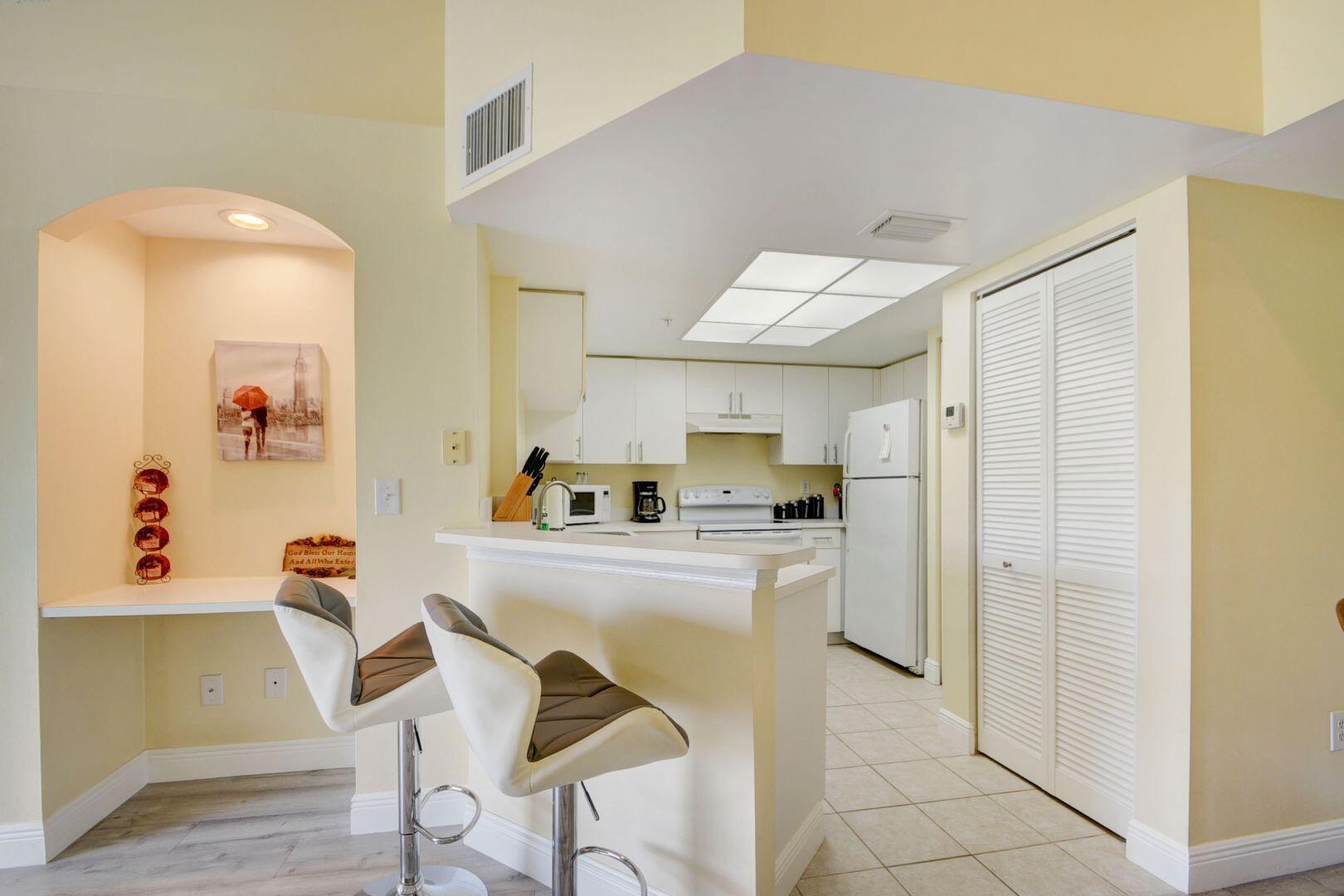300 Crestwood #307, Royal Palm Beach FL 33411