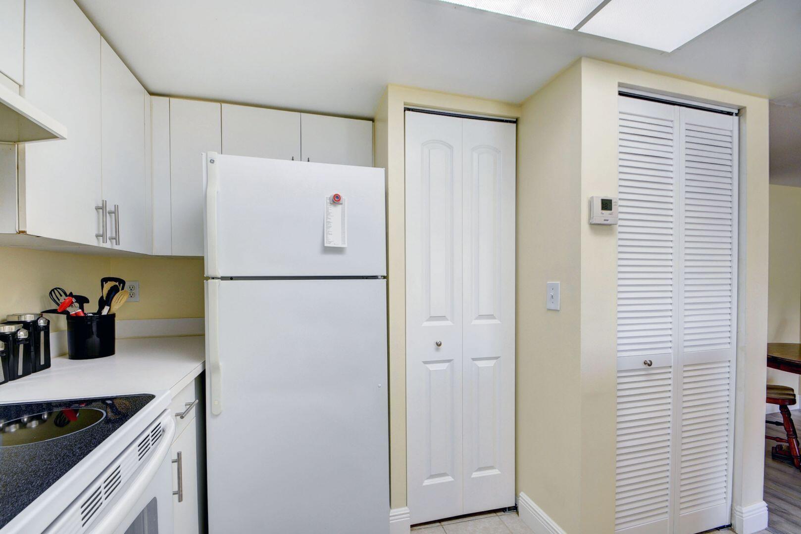 300 Crestwood #307, Royal Palm Beach FL 33411