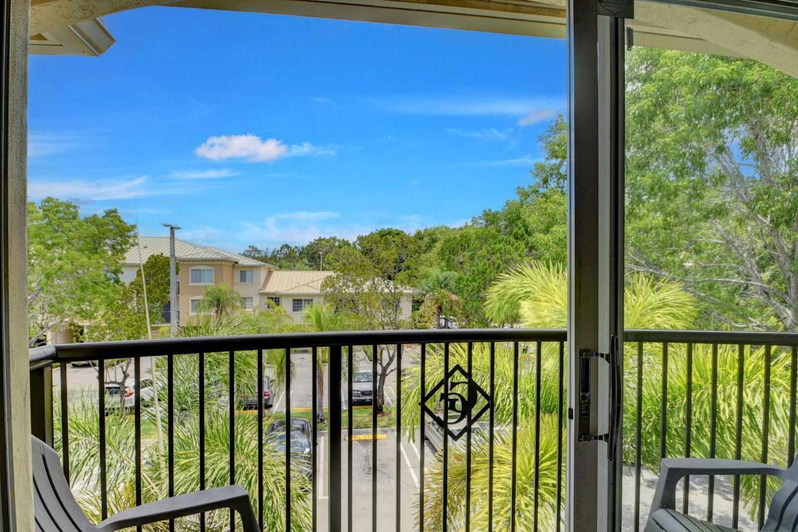 300 Crestwood #307, Royal Palm Beach FL 33411