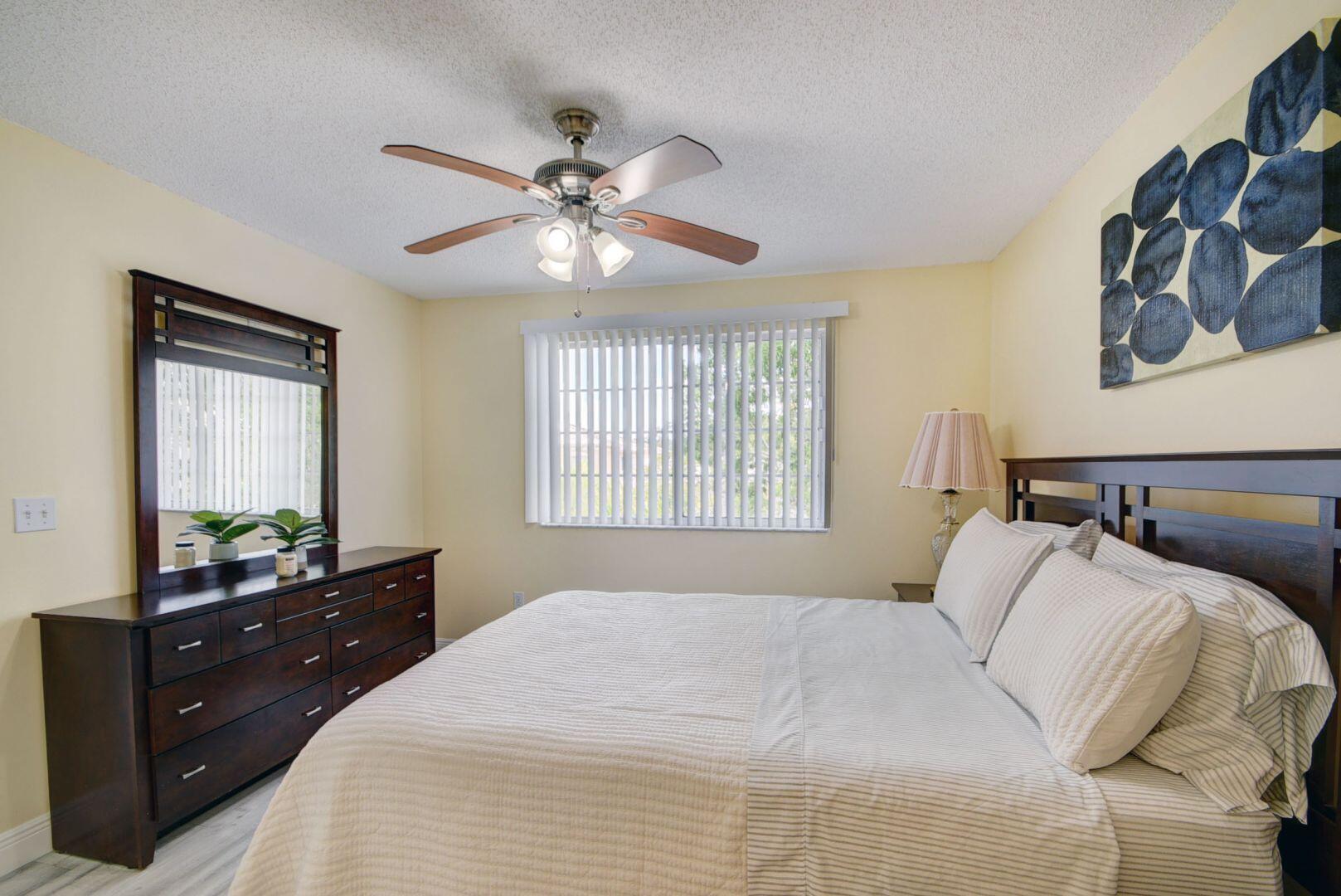 300 Crestwood #307, Royal Palm Beach FL 33411
