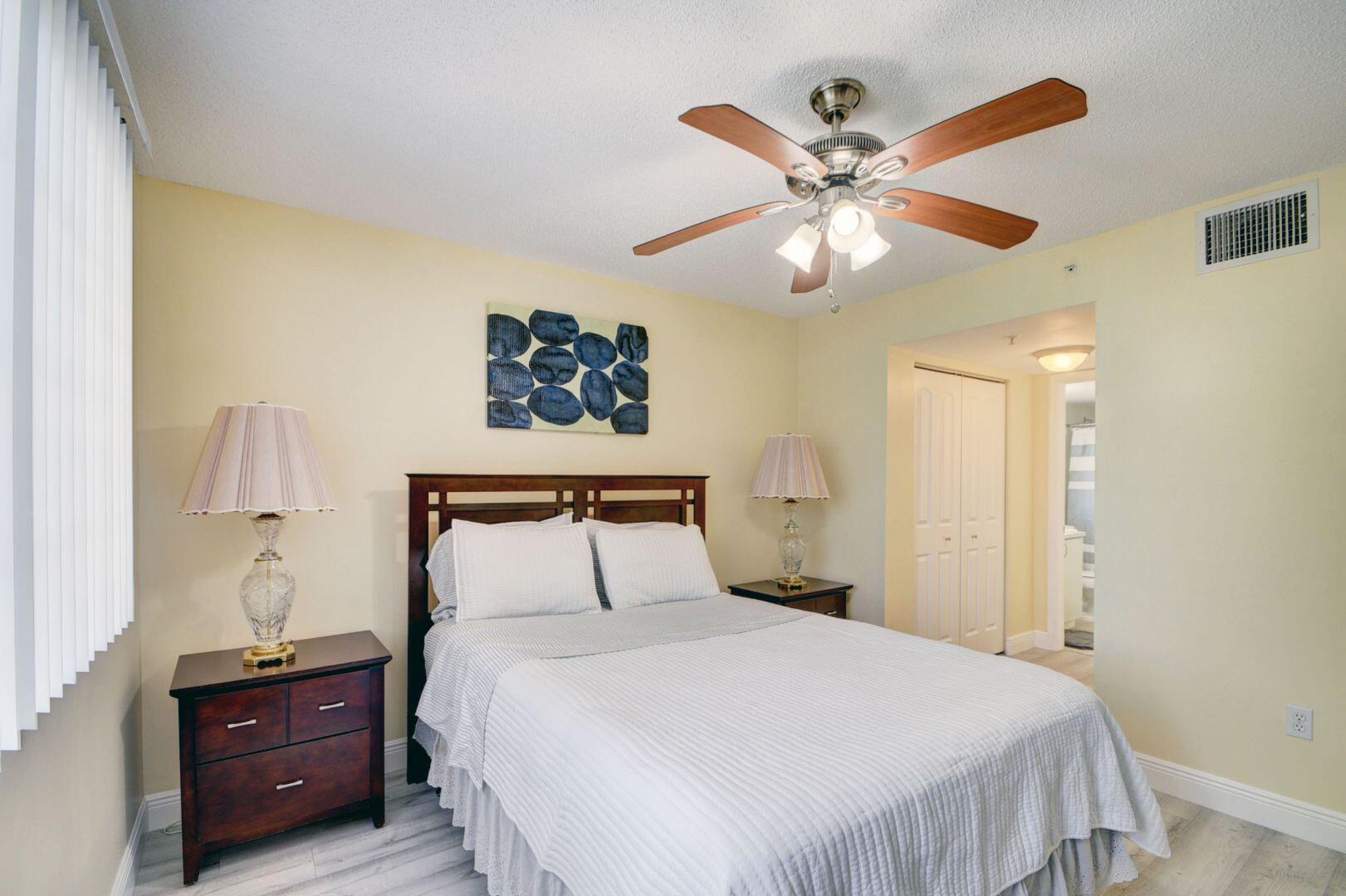 300 Crestwood #307, Royal Palm Beach FL 33411