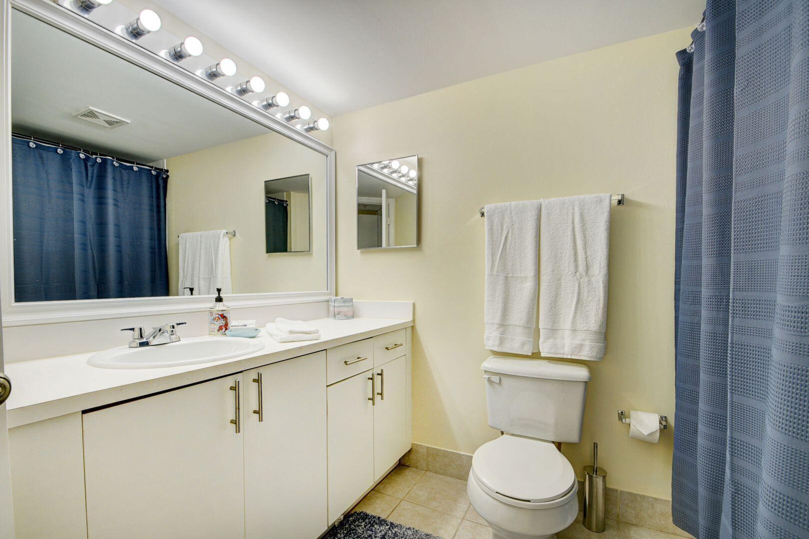 300 Crestwood #307, Royal Palm Beach FL 33411