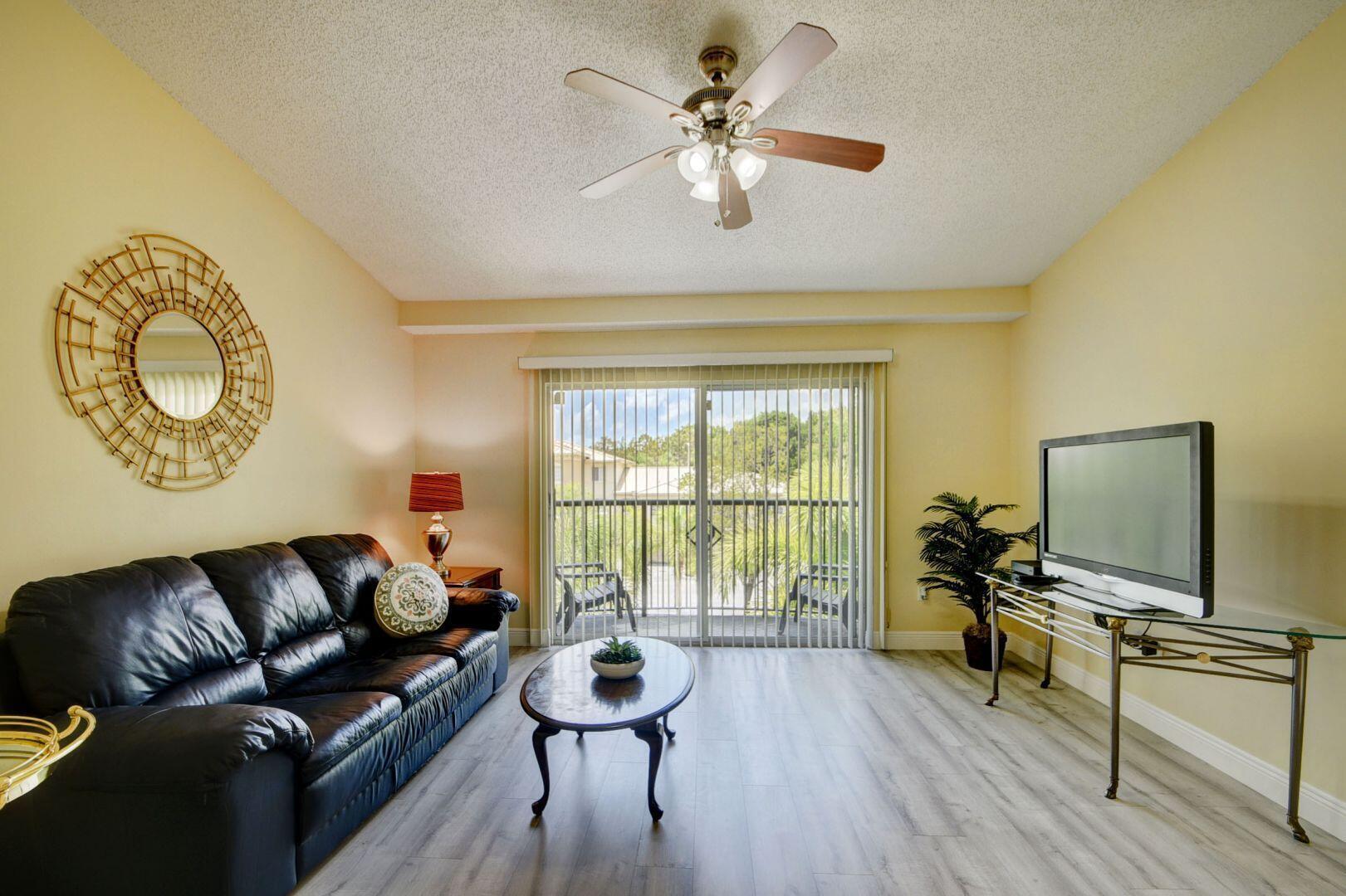 300 Crestwood #307, Royal Palm Beach FL 33411