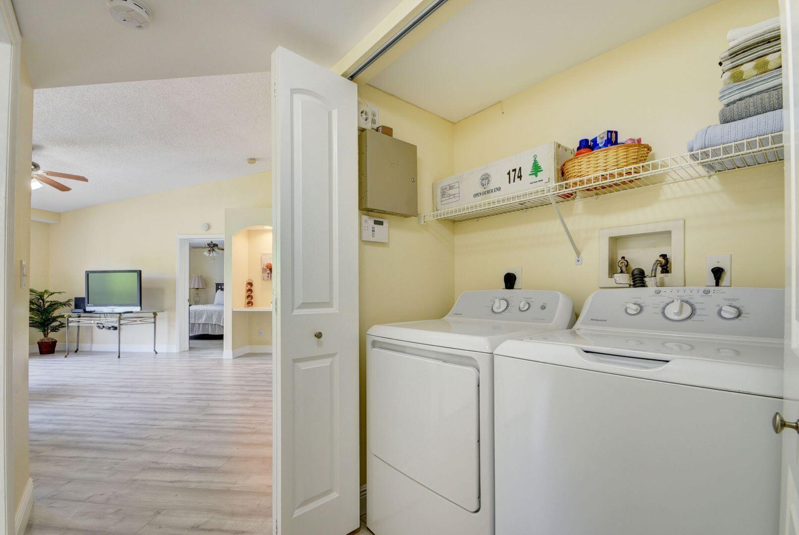 300 Crestwood #307, Royal Palm Beach FL 33411