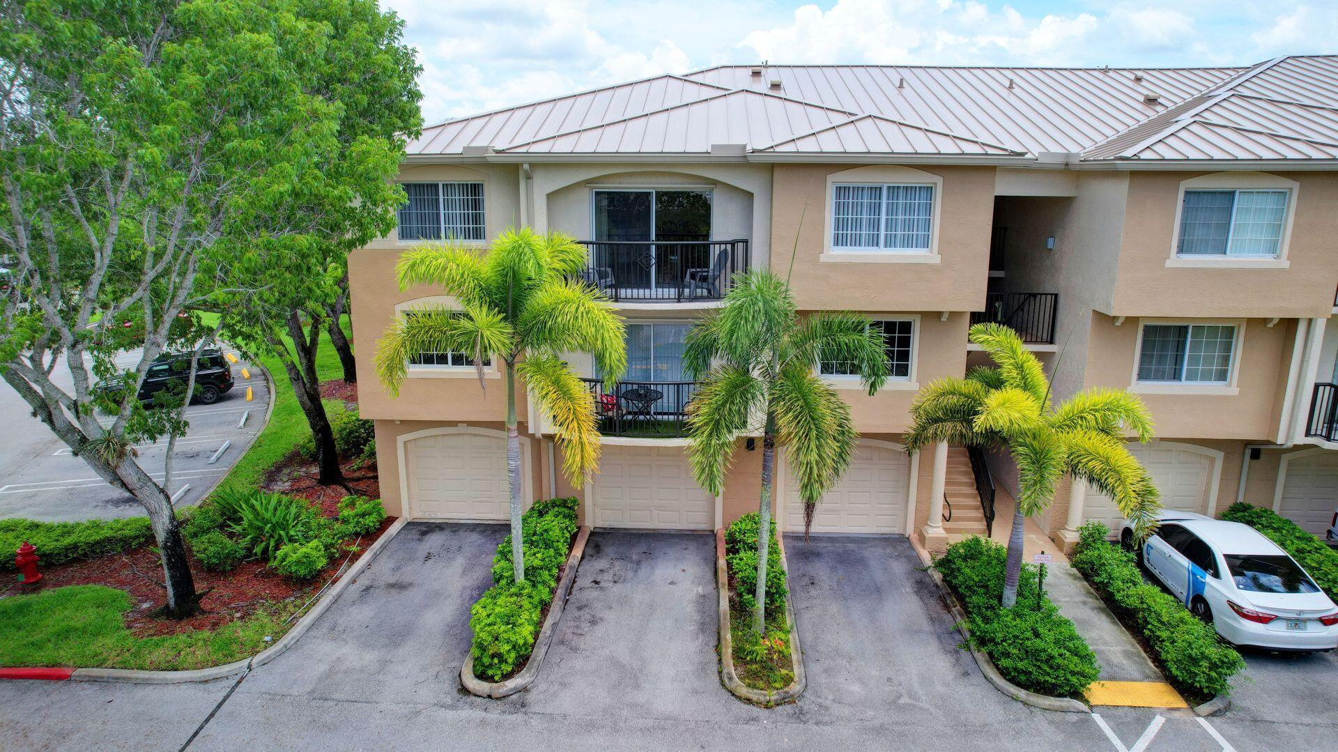 300 Crestwood #307, Royal Palm Beach FL 33411