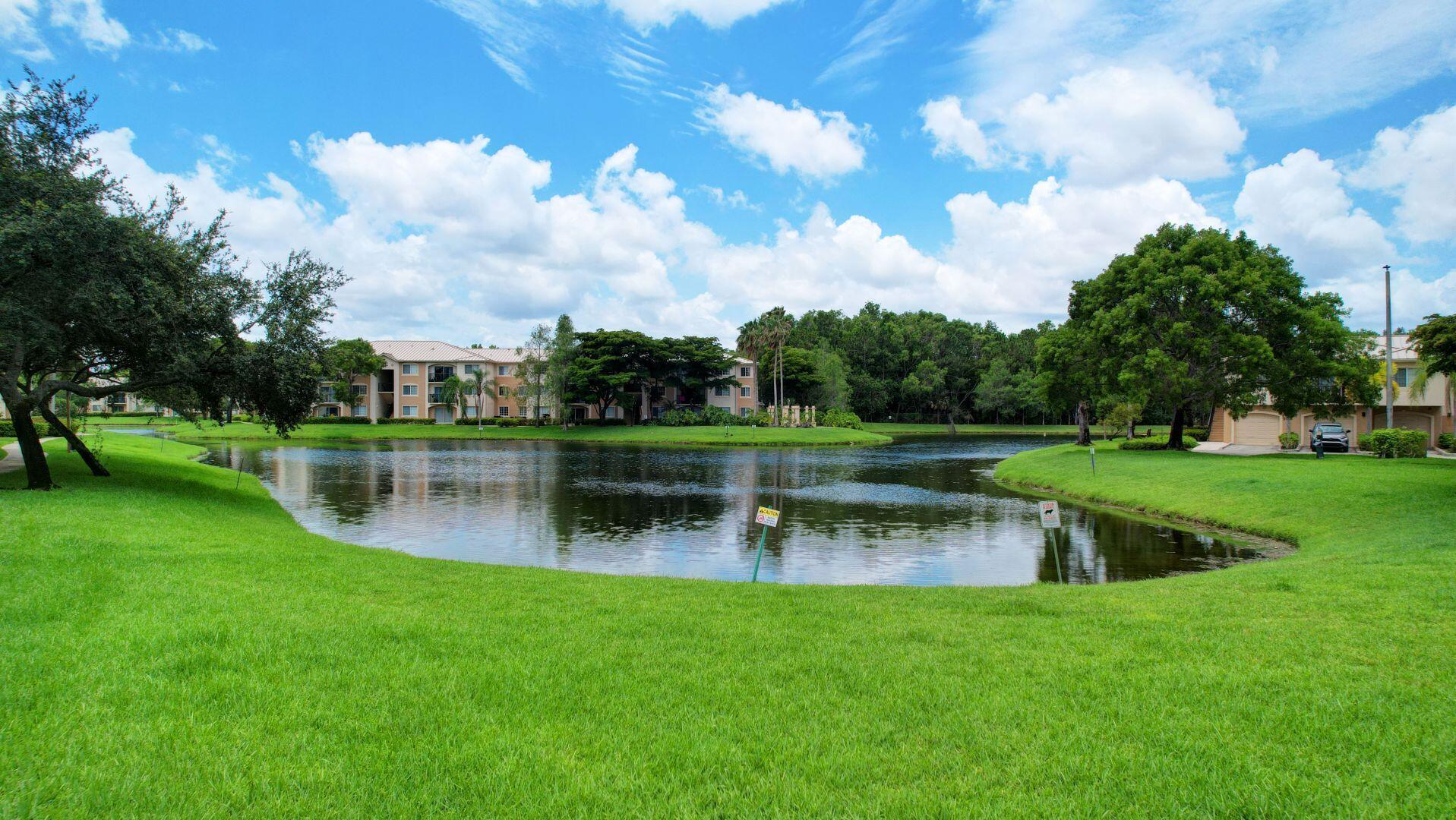300 Crestwood #307, Royal Palm Beach FL 33411