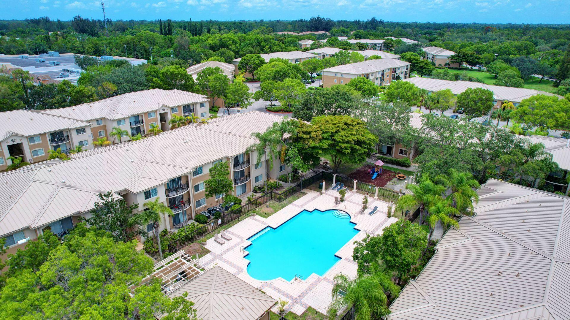 300 Crestwood #307, Royal Palm Beach FL 33411