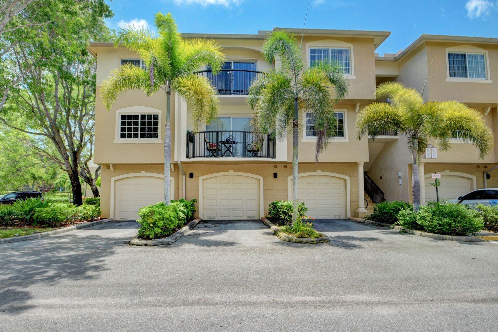 300 Crestwood #307, Royal Palm Beach FL 33411