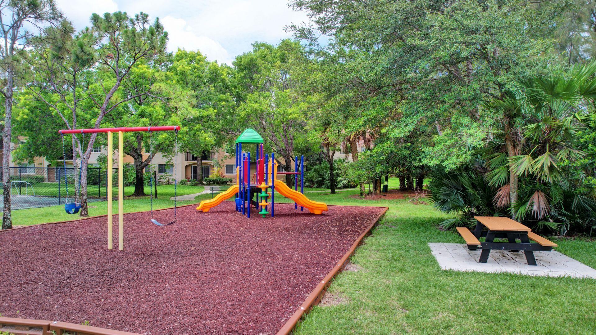 300 Crestwood #307, Royal Palm Beach FL 33411