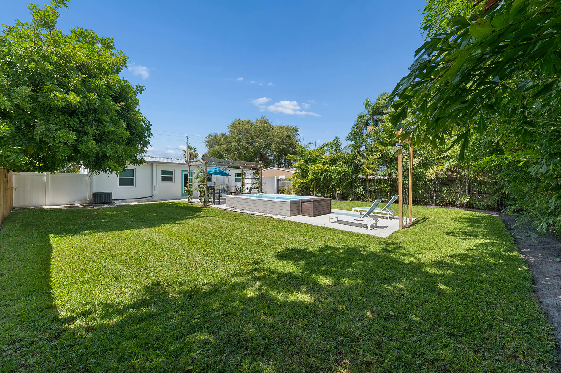 127 SW 10th, Boynton Beach FL 33435