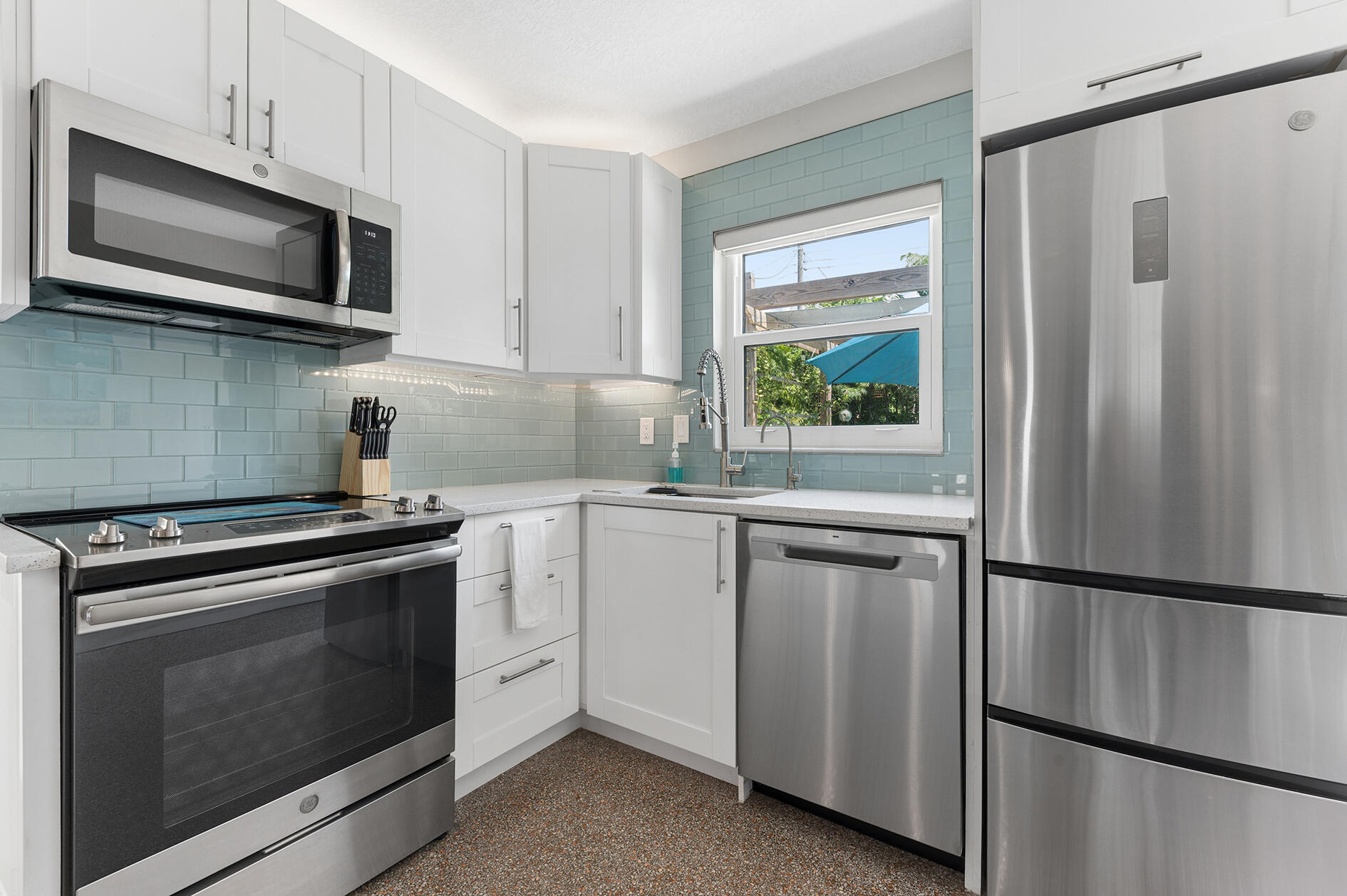 127 SW 10th, Boynton Beach FL 33435
