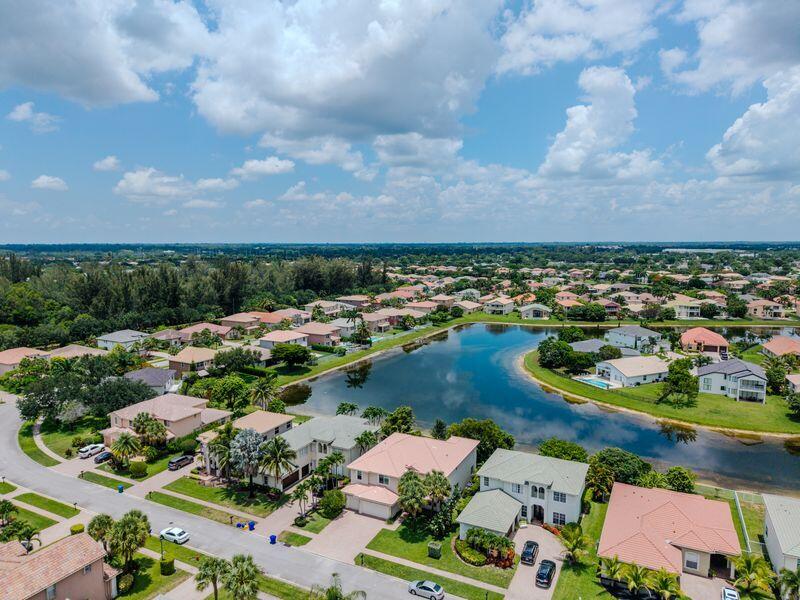 163 Bella Vista, Royal Palm Beach FL 33411