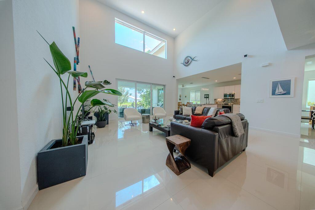163 Bella Vista, Royal Palm Beach FL 33411
